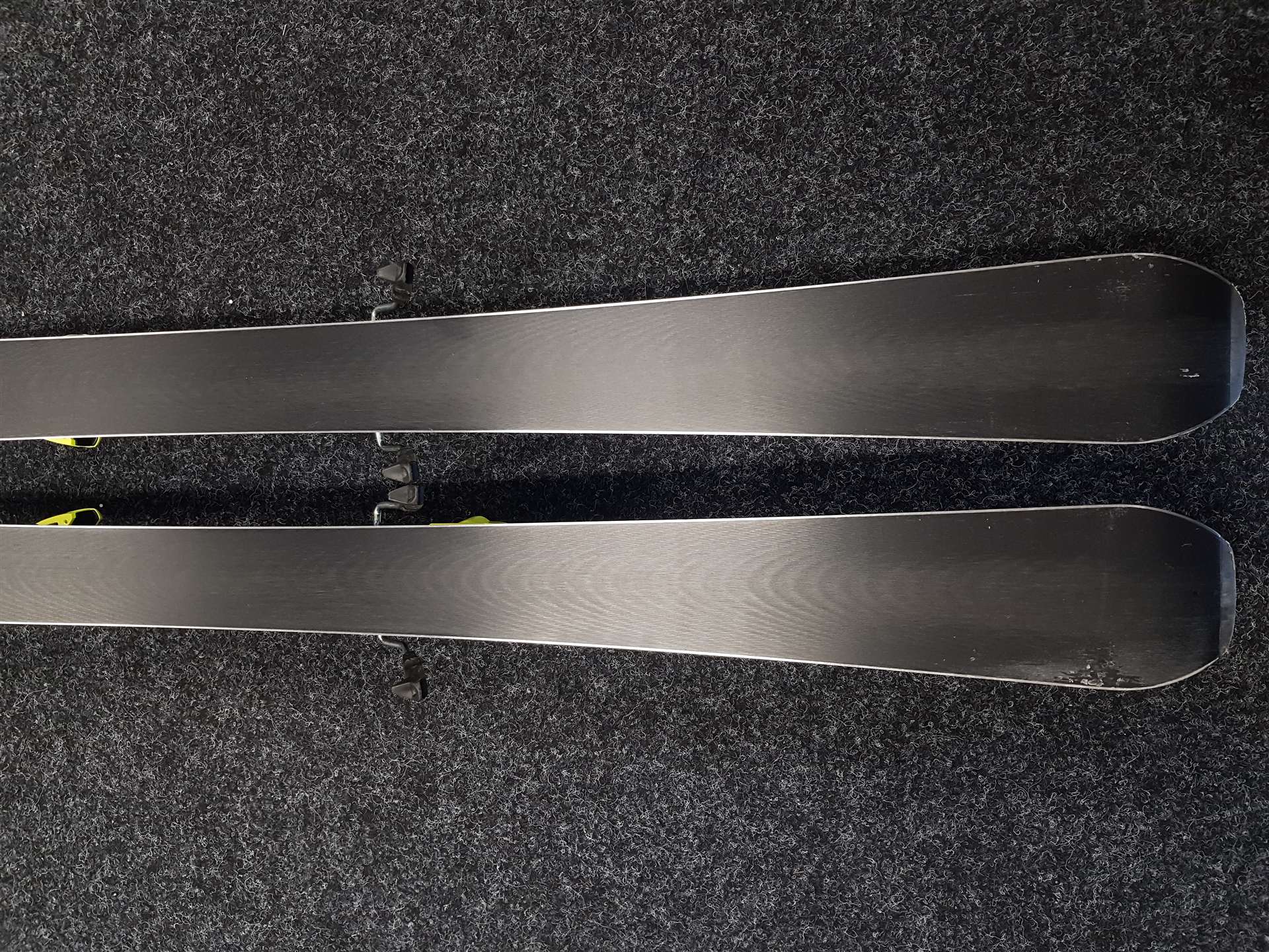 Použité lyže SALOMON Xmax + viazanie Salomon XT 10