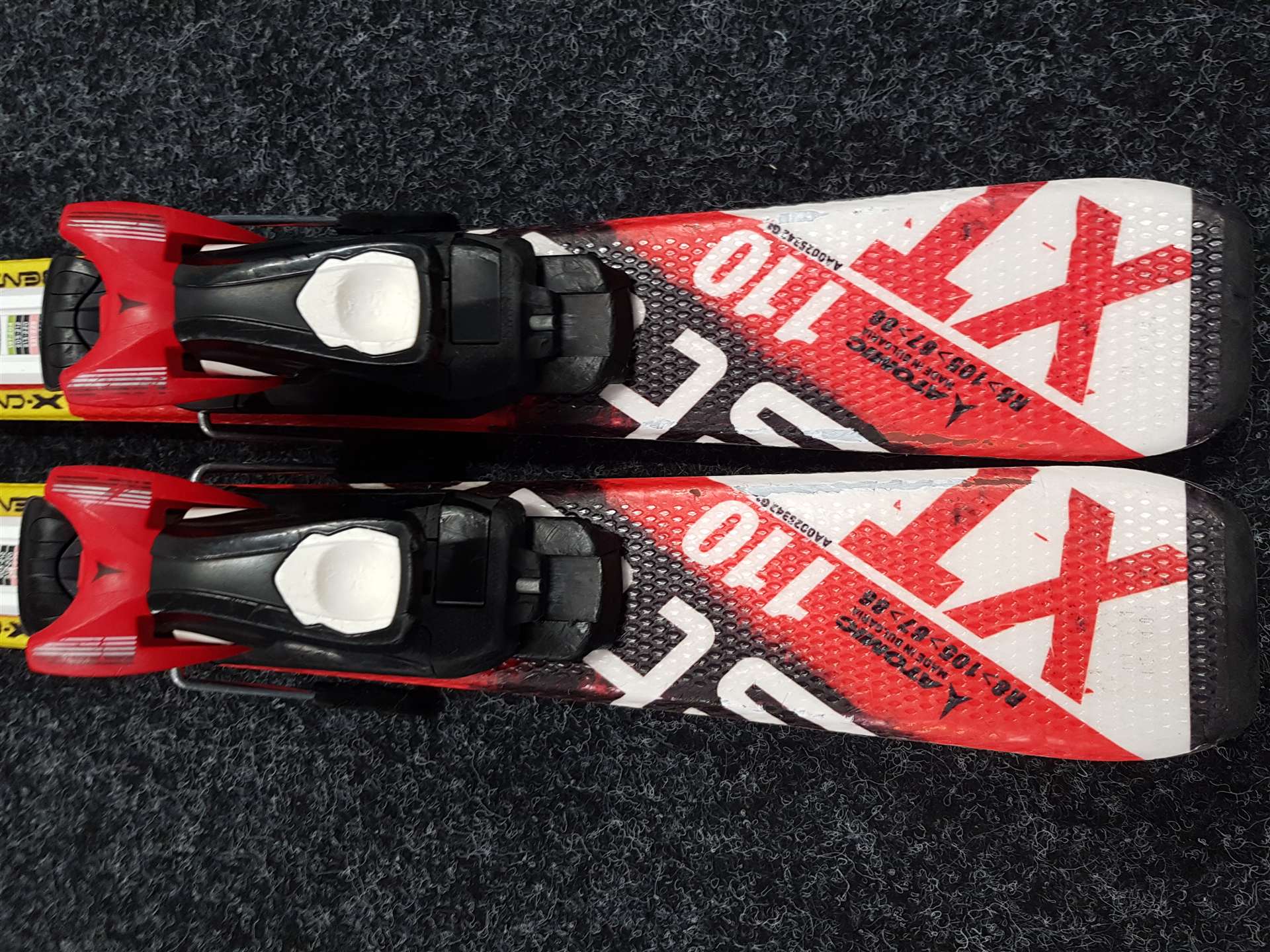 Použité detské lyže ATOMIC Redster XT + viazanie Atomic 4.5