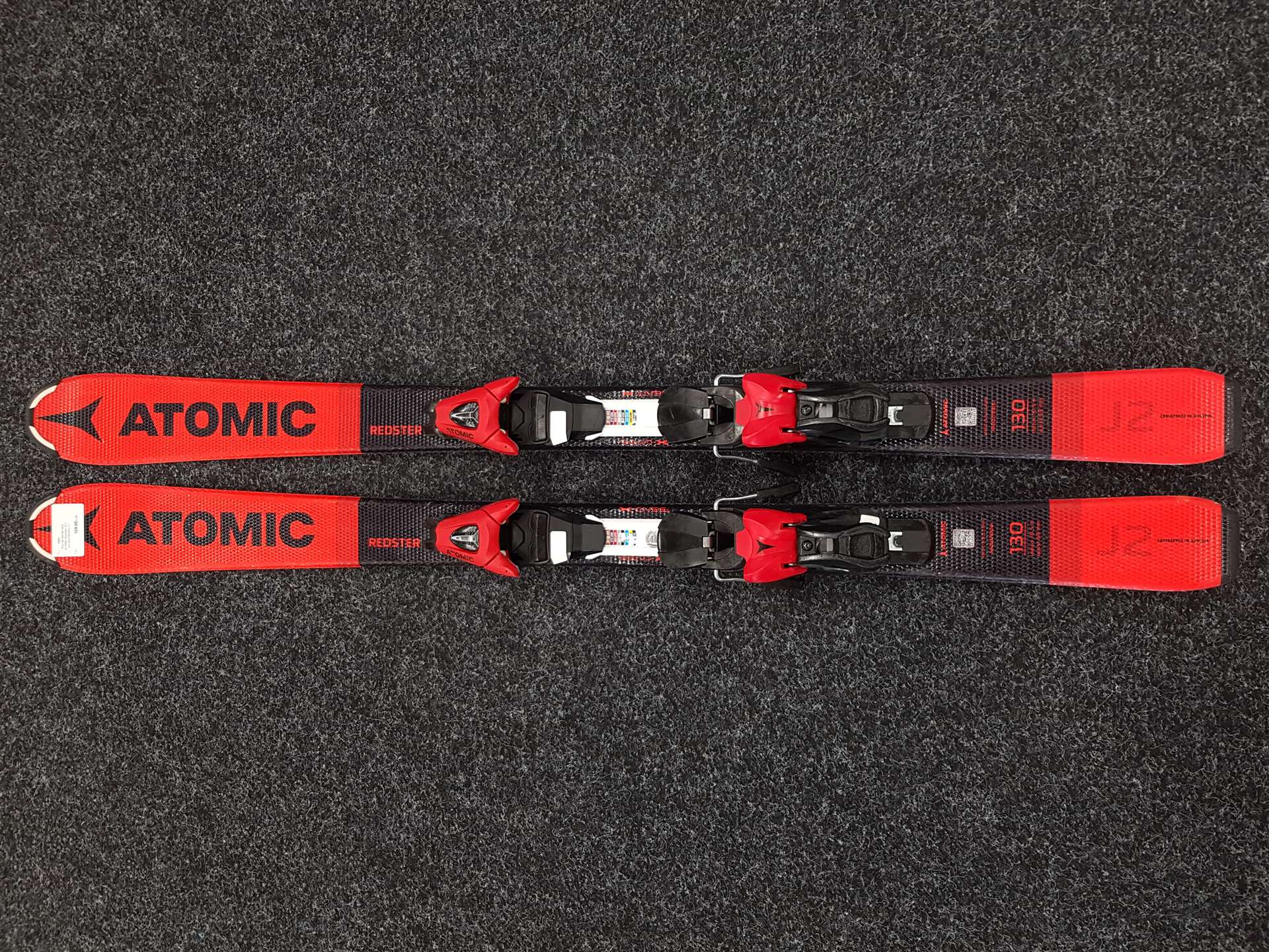 Použité detské lyže ATOMIC Redster J2 + viazanie Atomic L7