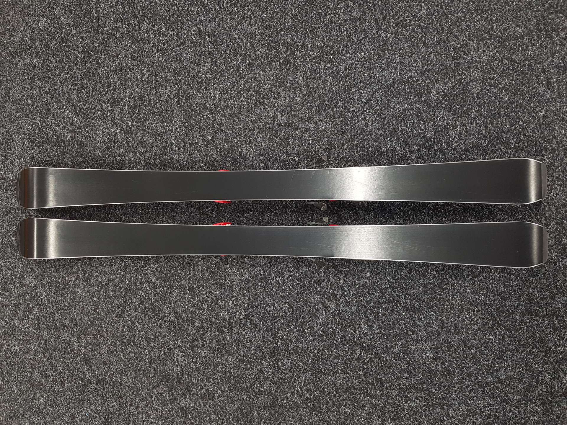 Použité detské lyže ATOMIC Redster J2 + viazanie Atomic L7