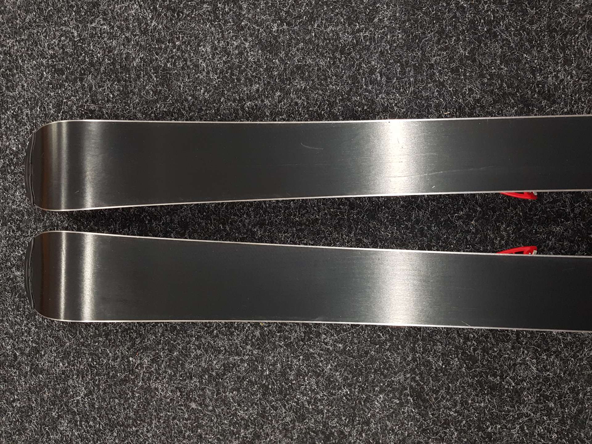 Použité detské lyže ATOMIC Redster J2 + viazanie Atomic L7