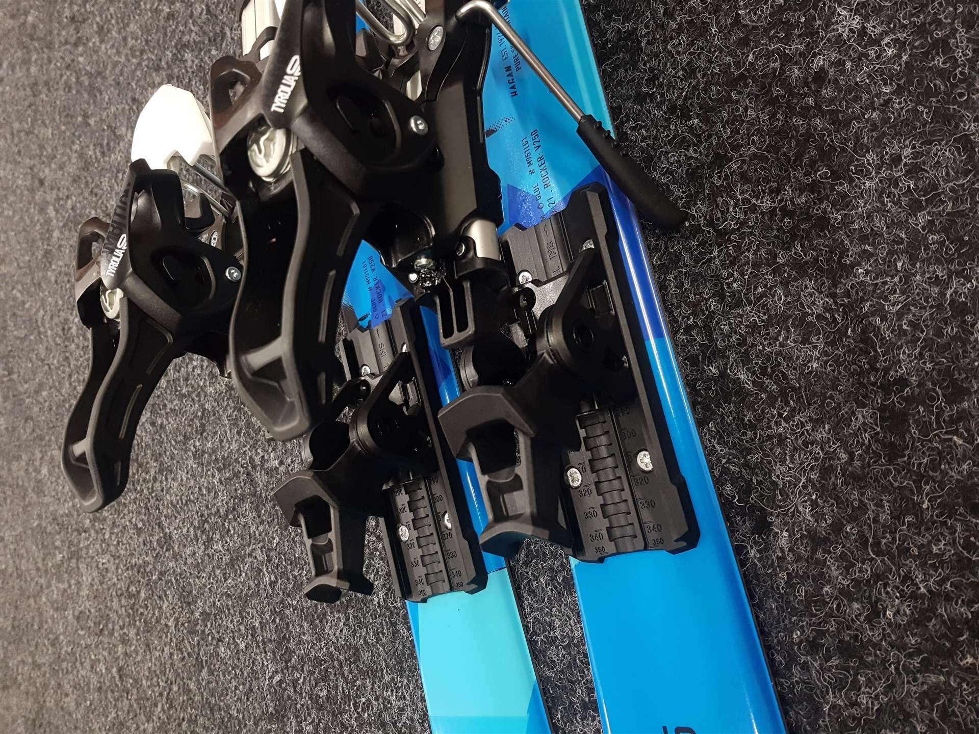 Použité skialpové lyže Hagan Boost Jr  + Tyrolia Ambition 10.0 + Použité pásy