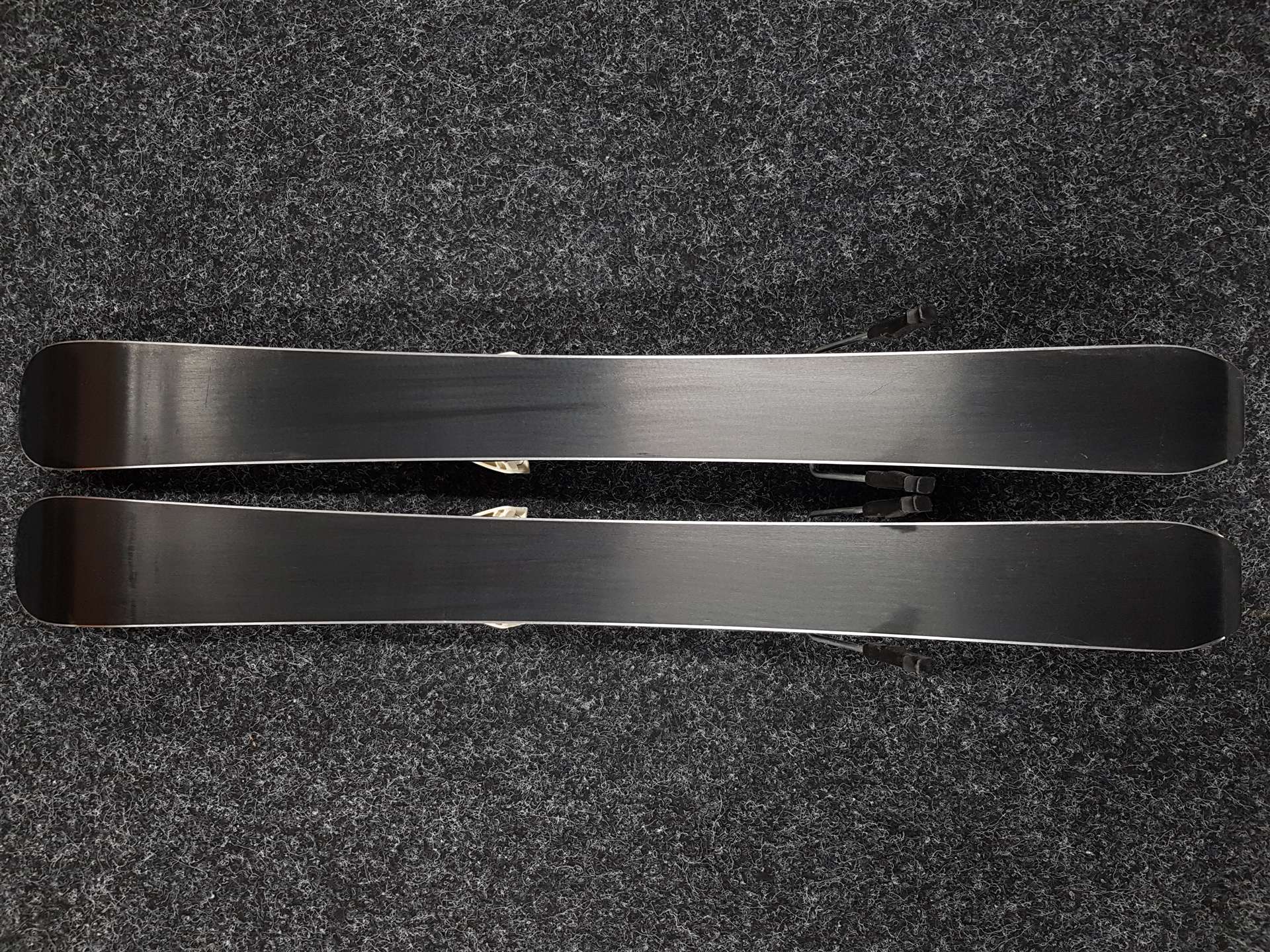 Použité detské lyže ATOMIC PISTE ROCKER  + viazanie Atomic 4,5