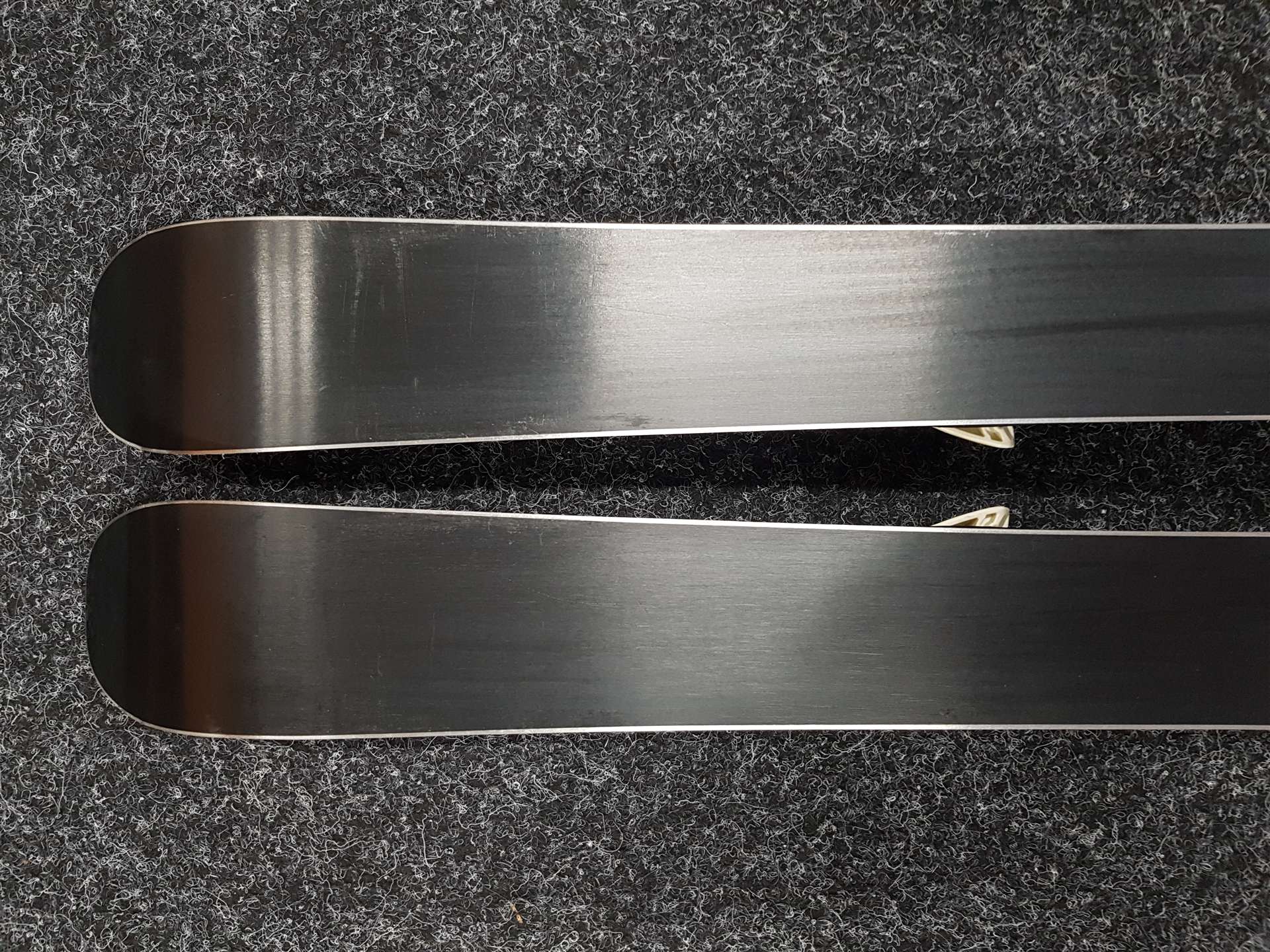 Použité detské lyže ATOMIC PISTE ROCKER  + viazanie Atomic 4,5