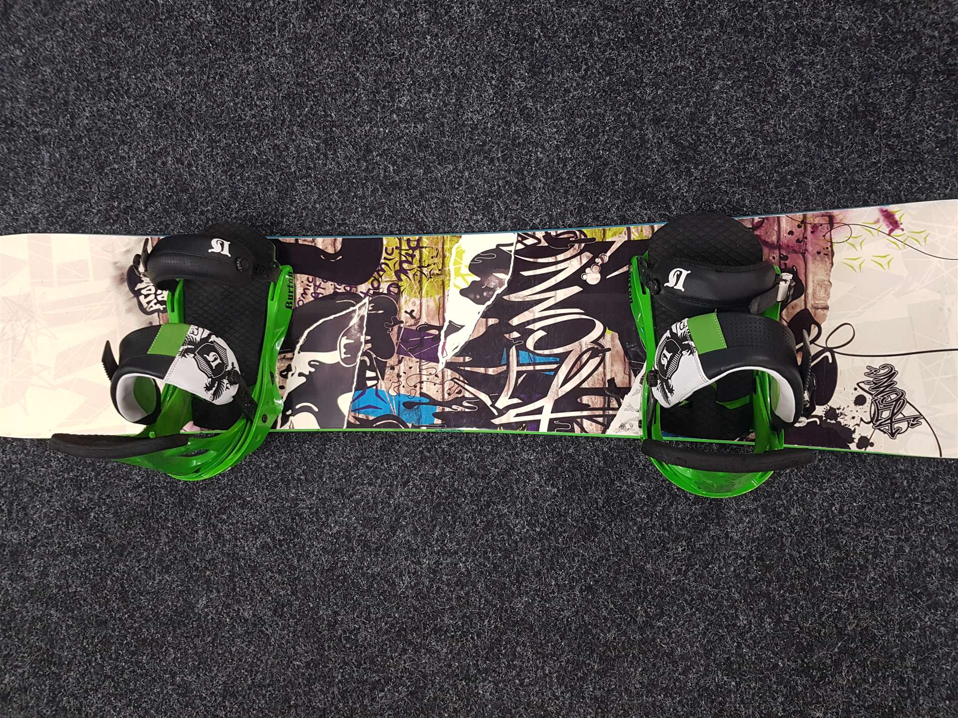 Použitý snowboard ATOMIC Axum + viazanie Burton veľkosť L