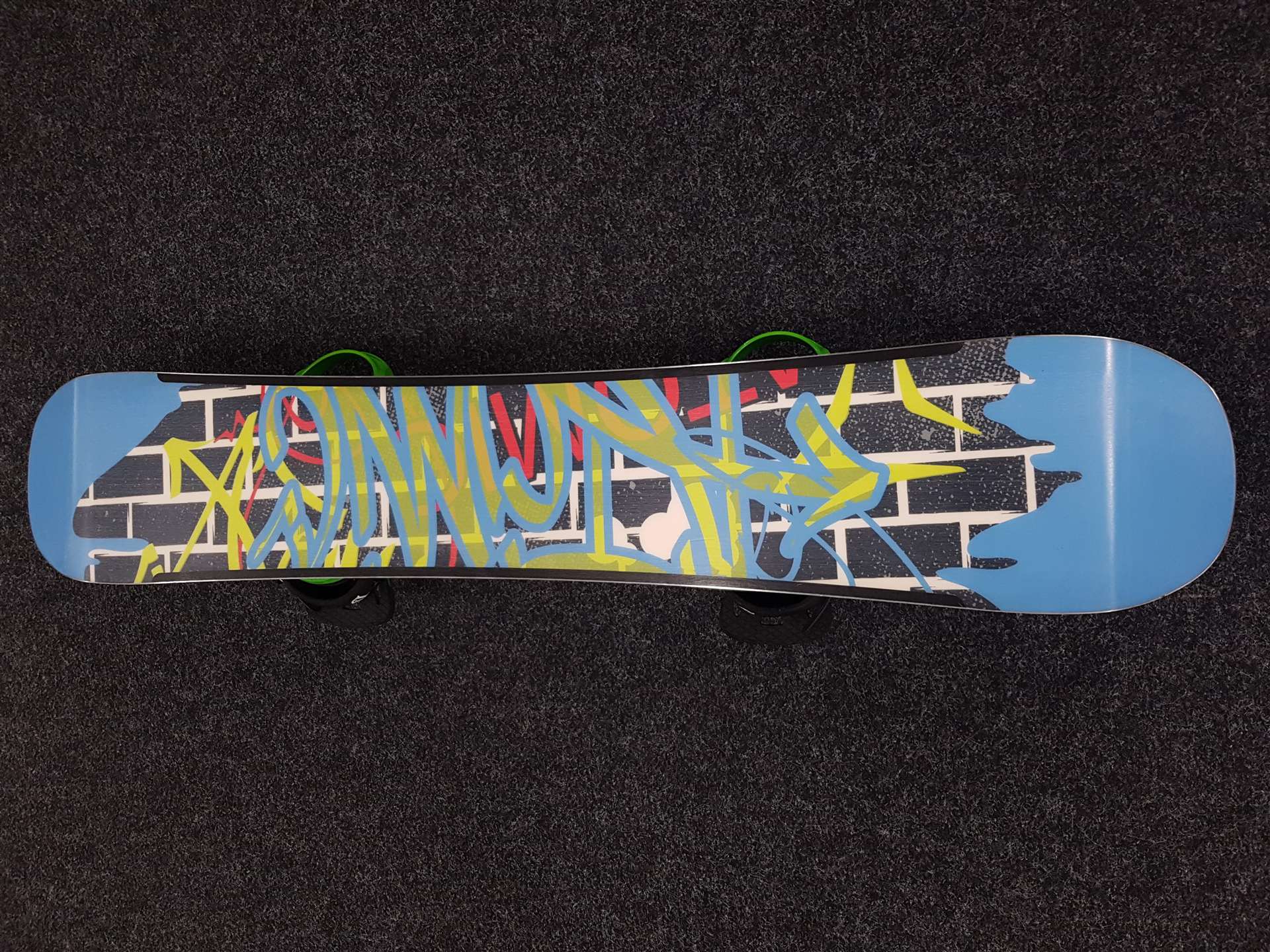 Použitý snowboard ATOMIC Axum + viazanie Burton veľkosť L