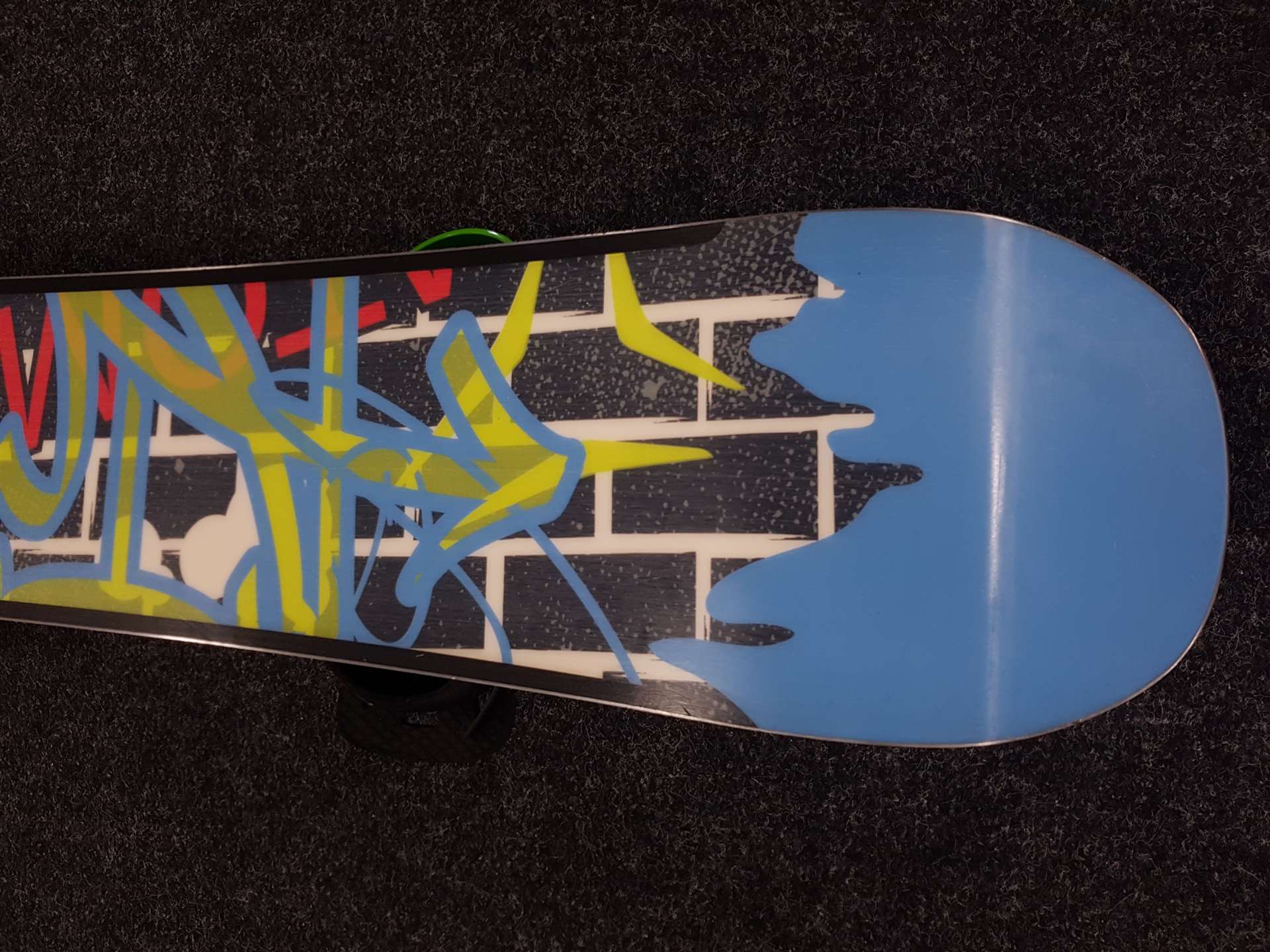 Použitý snowboard ATOMIC Axum + viazanie Burton veľkosť L