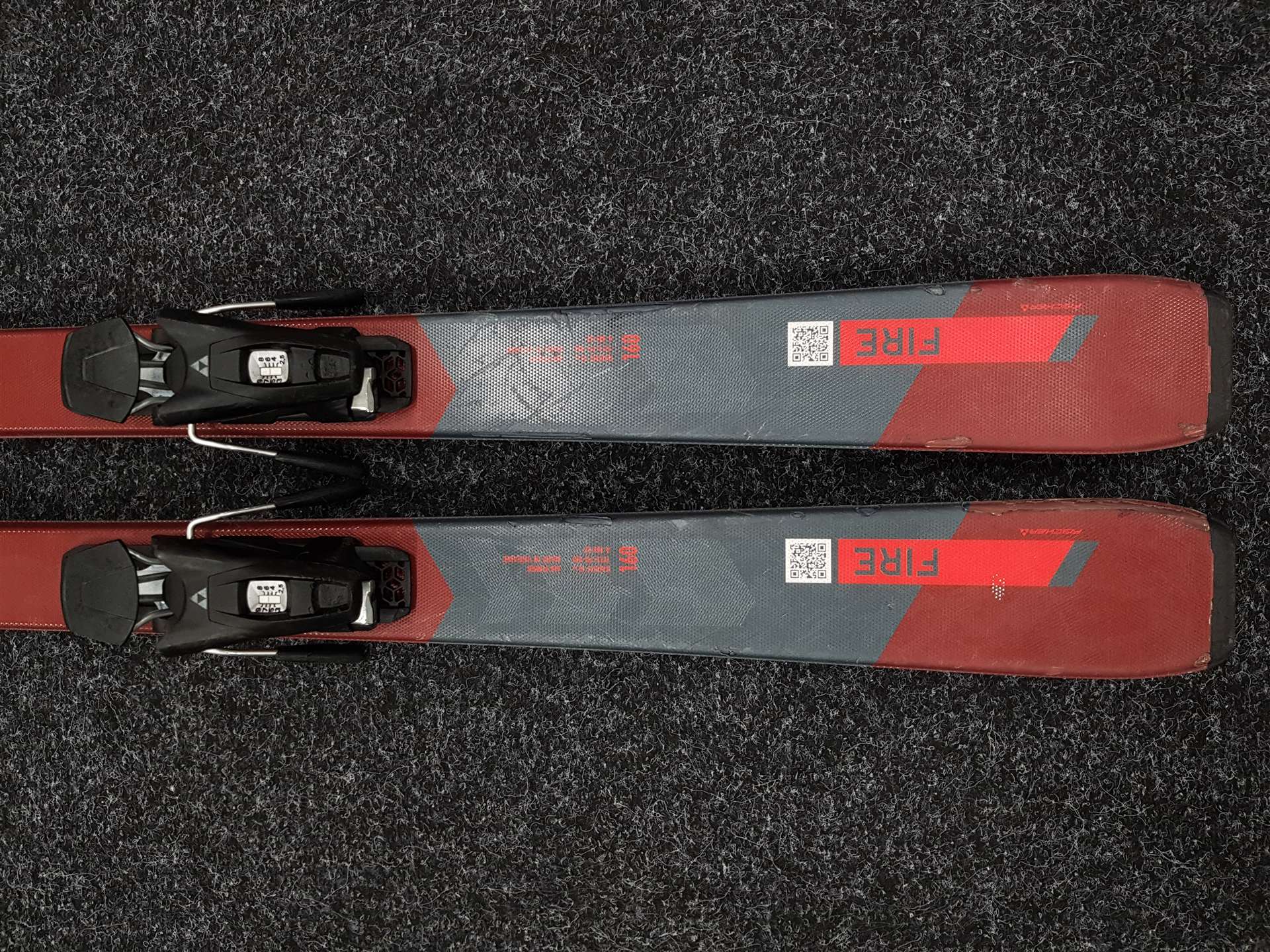 Použité lyže FISCHER Fire + viazanie Fischer RS 9