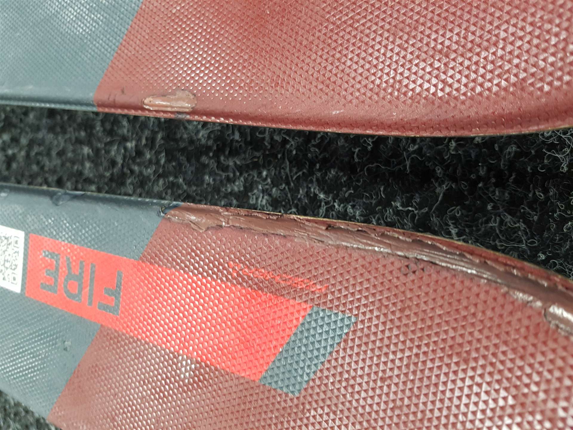 Použité lyže FISCHER Fire + viazanie Fischer RS 9