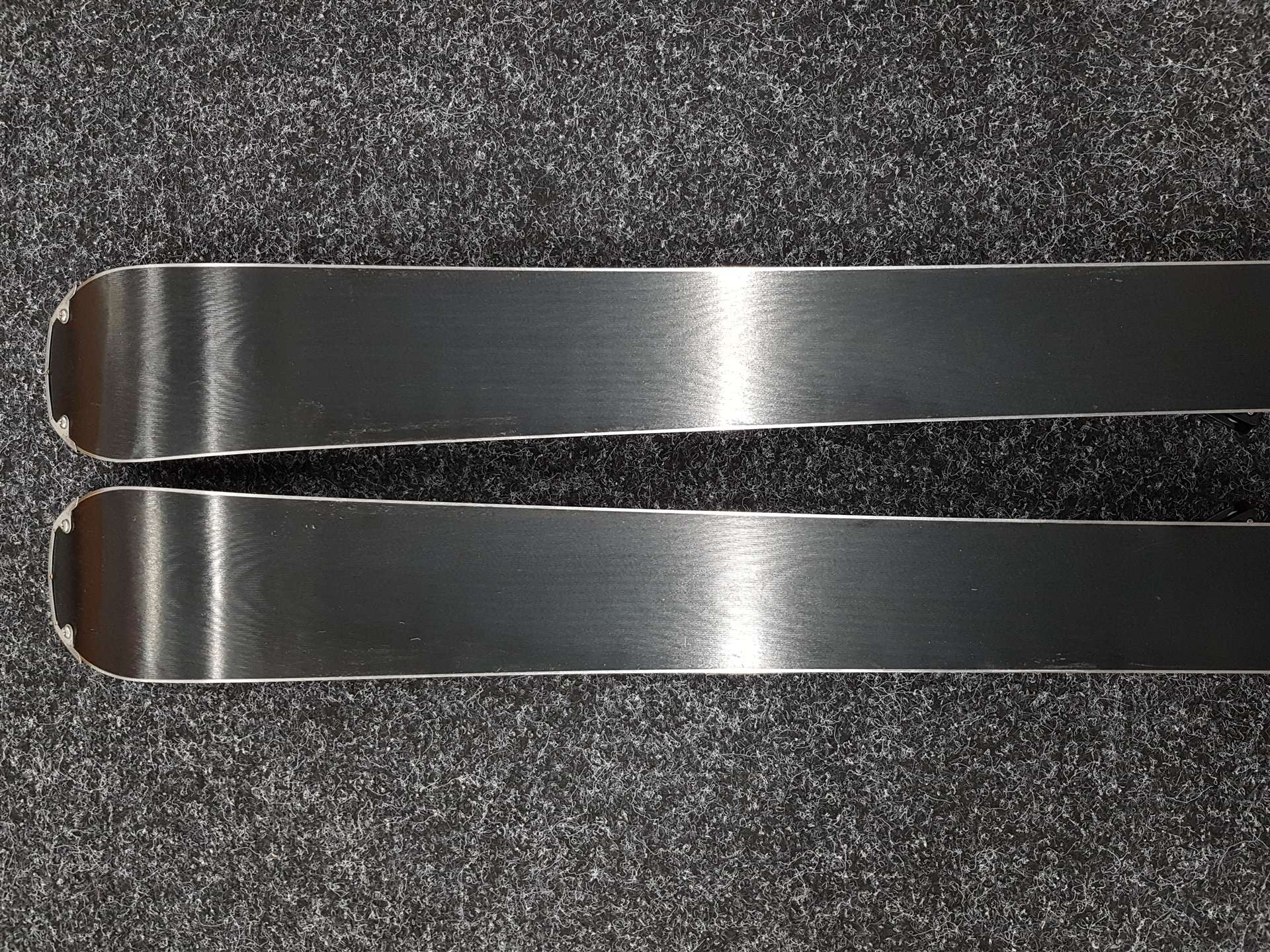 Použité lyže FISCHER Fire + viazanie Fischer RS 9