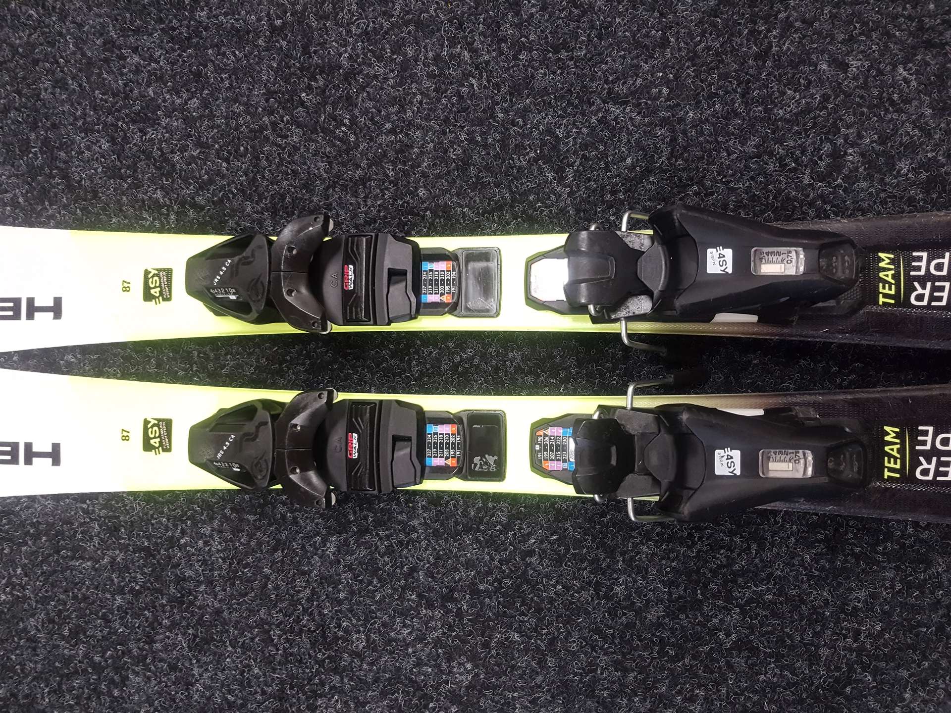Použité detské lyže HEAD Supershape Team + viazanie Tyrolia JRS 4.5 CA