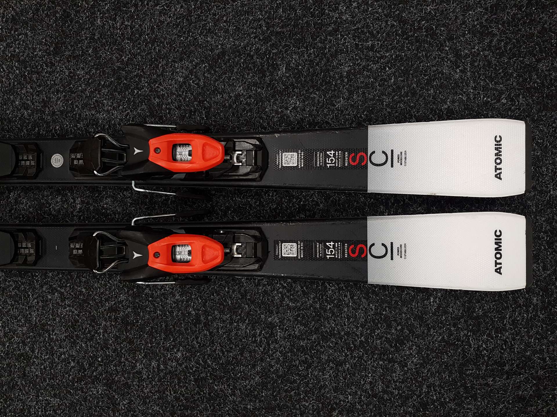 Použité lyže ATOMIC Redster SC + viazanie Atomic M 10
