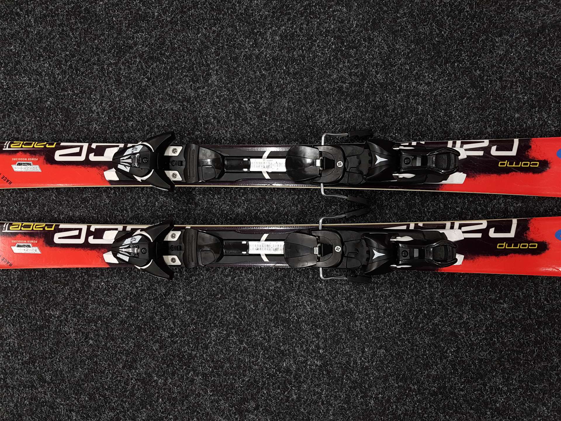 Použité lyže ATOMIC Race Ti + viazanie Atomic XTO 12