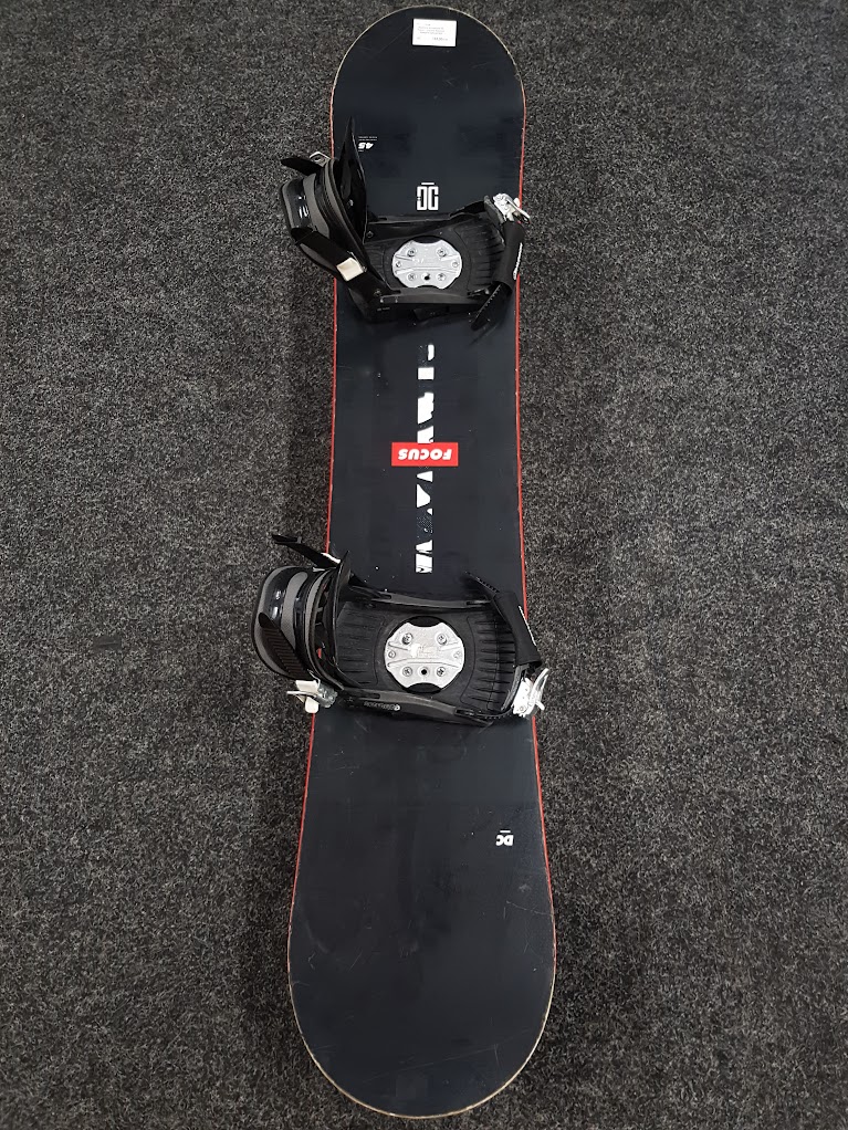 Bazárový snowboard DC Focus + viazanie Salomon SpeedFit veľkosť S/M