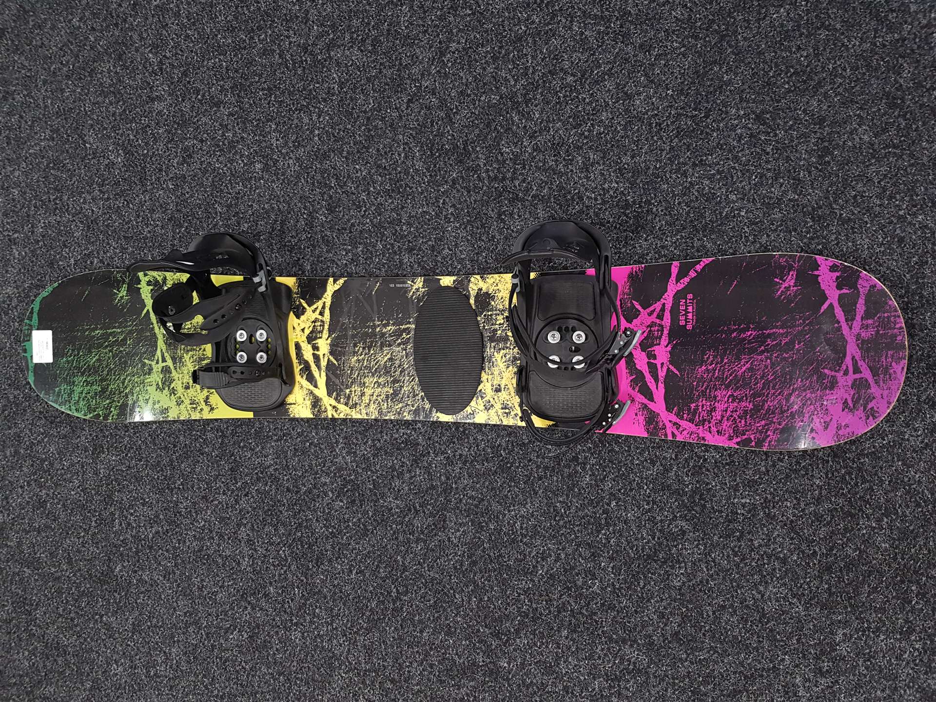 Použitý snowboard SEVEN SUMMITS Riot + viazanie Dreamscape veľkosť S/M