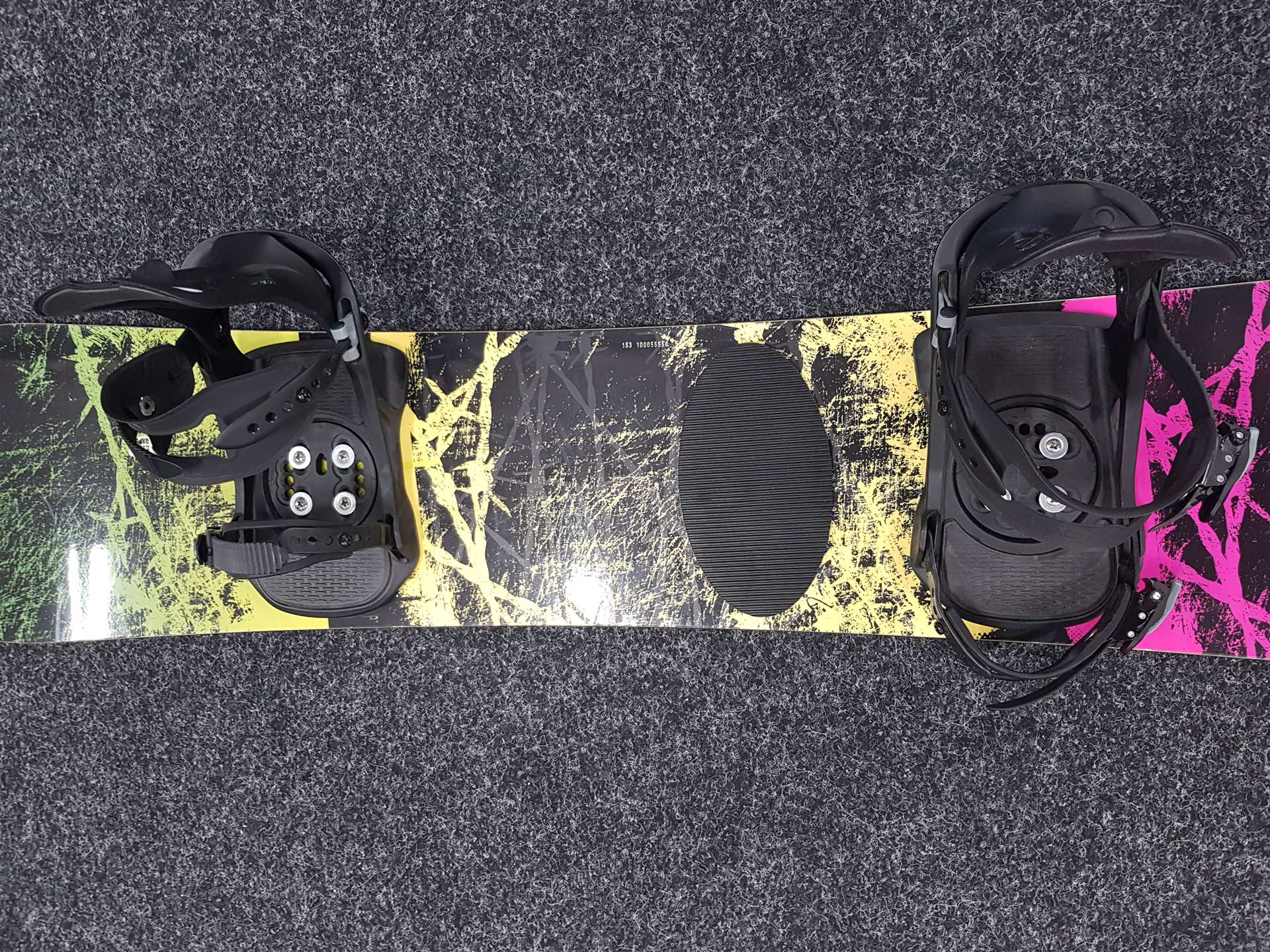 Použitý snowboard SEVEN SUMMITS Riot + viazanie Dreamscape veľkosť S/M
