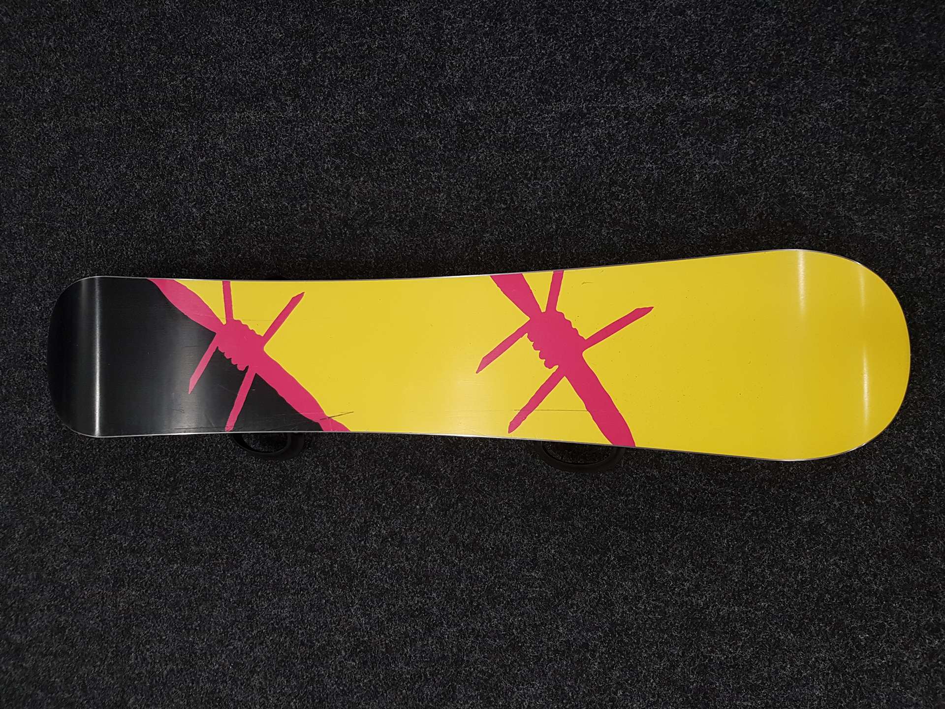Použitý snowboard SEVEN SUMMITS Riot + viazanie Dreamscape veľkosť S/M