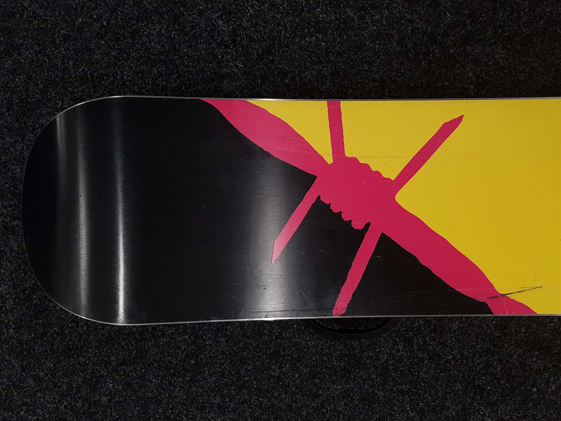 Použitý snowboard SEVEN SUMMITS Riot + viazanie Dreamscape veľkosť S/M