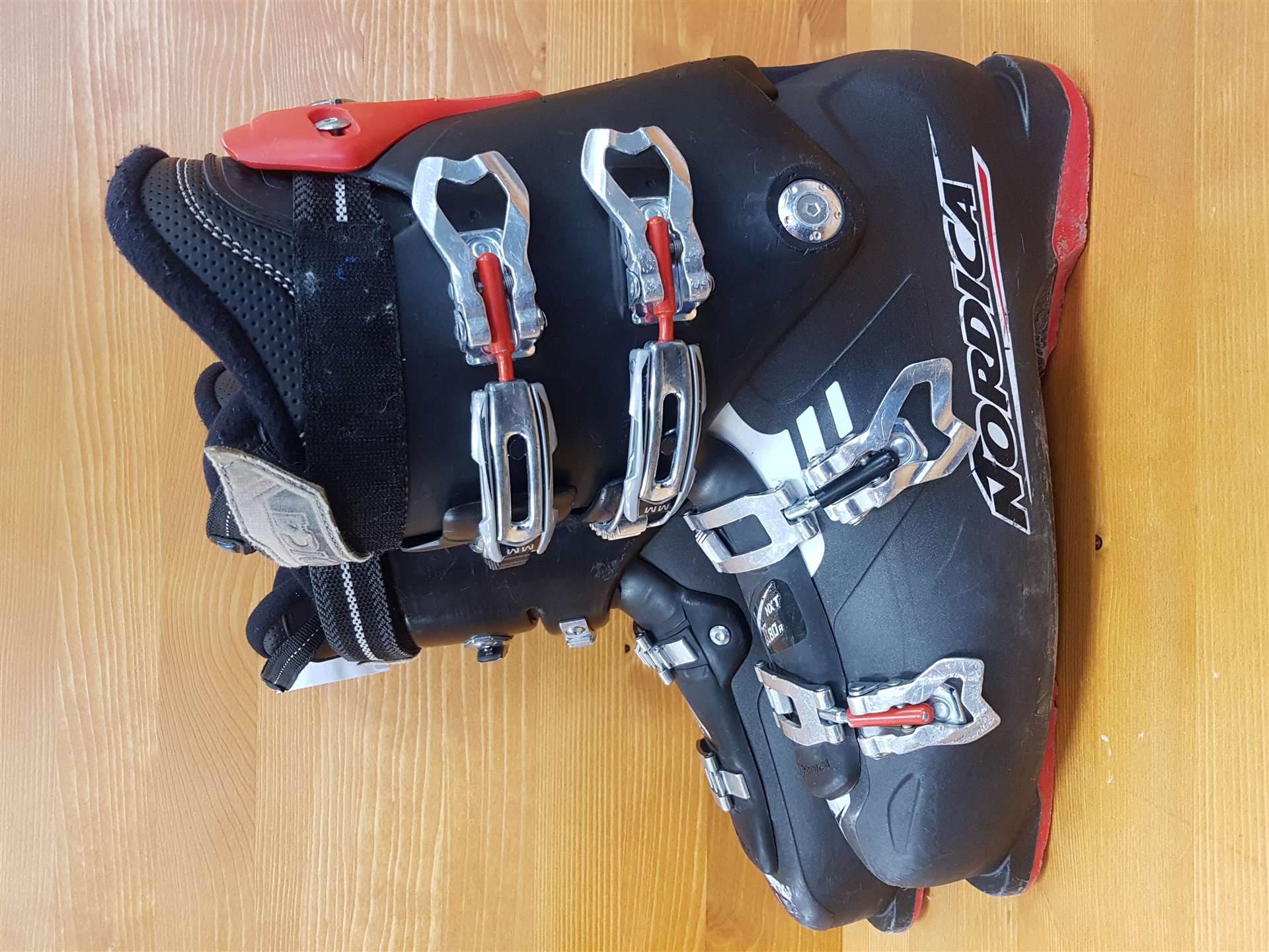 Použité lyžiarky NORDICA NXT X