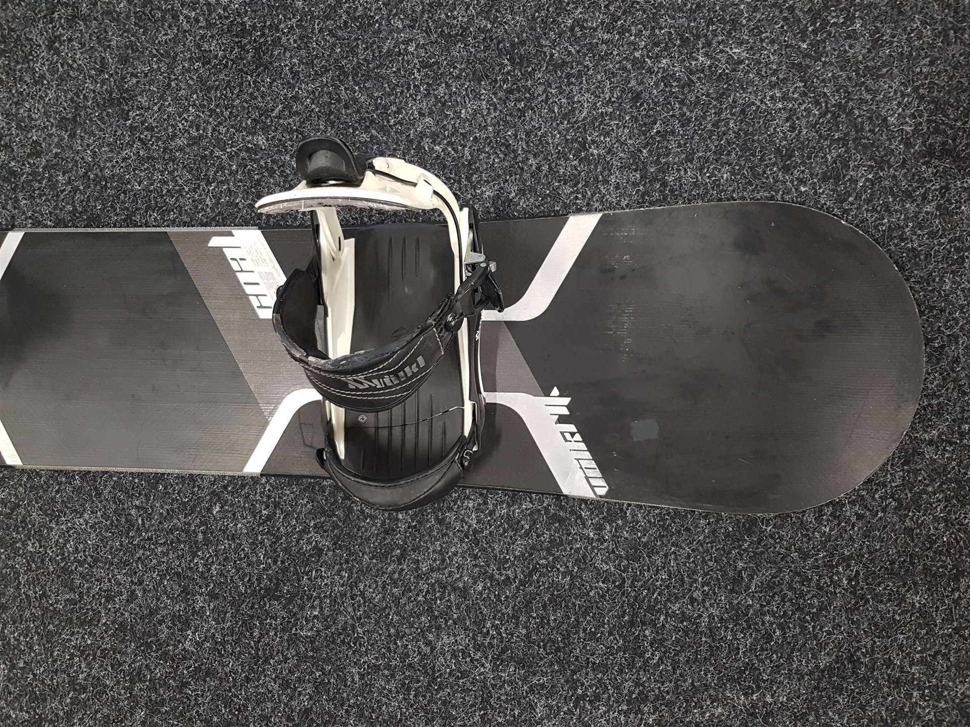 Použitý snowboard VOLKL Coal + viazanie Volkl Fastec veľkosť L