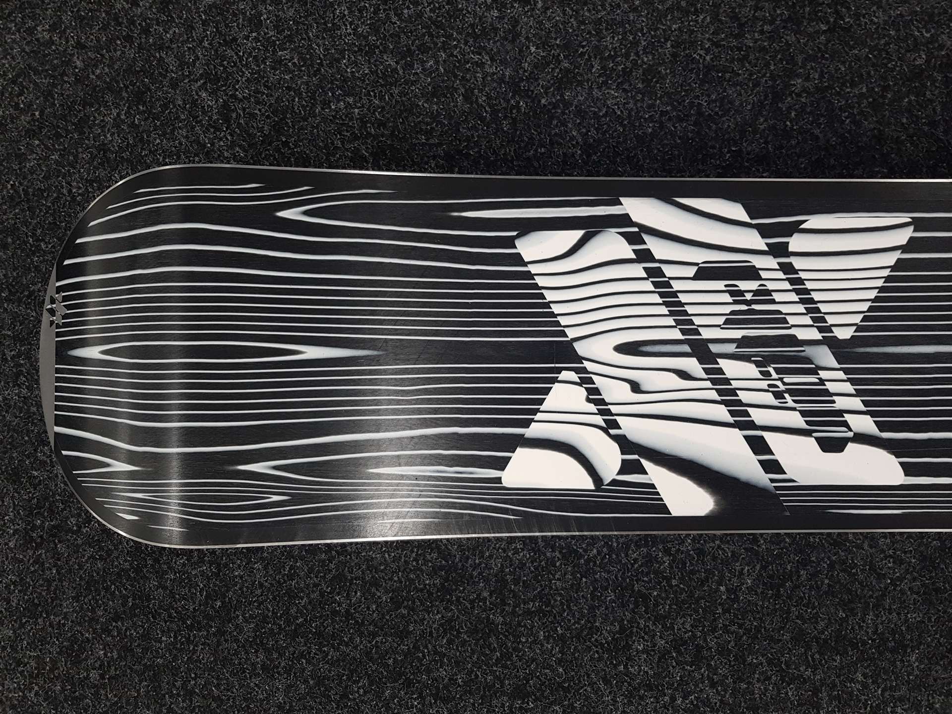 Použitý snowboard VOLKL Coal + viazanie Volkl Fastec veľkosť L