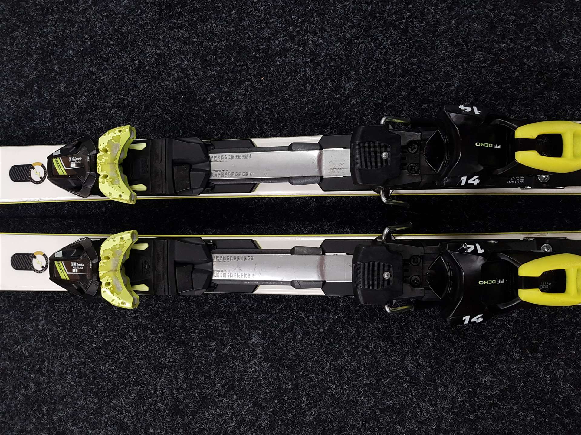 Použité lyže HEAD e-SPEED + viazanie Head Freeflex 14