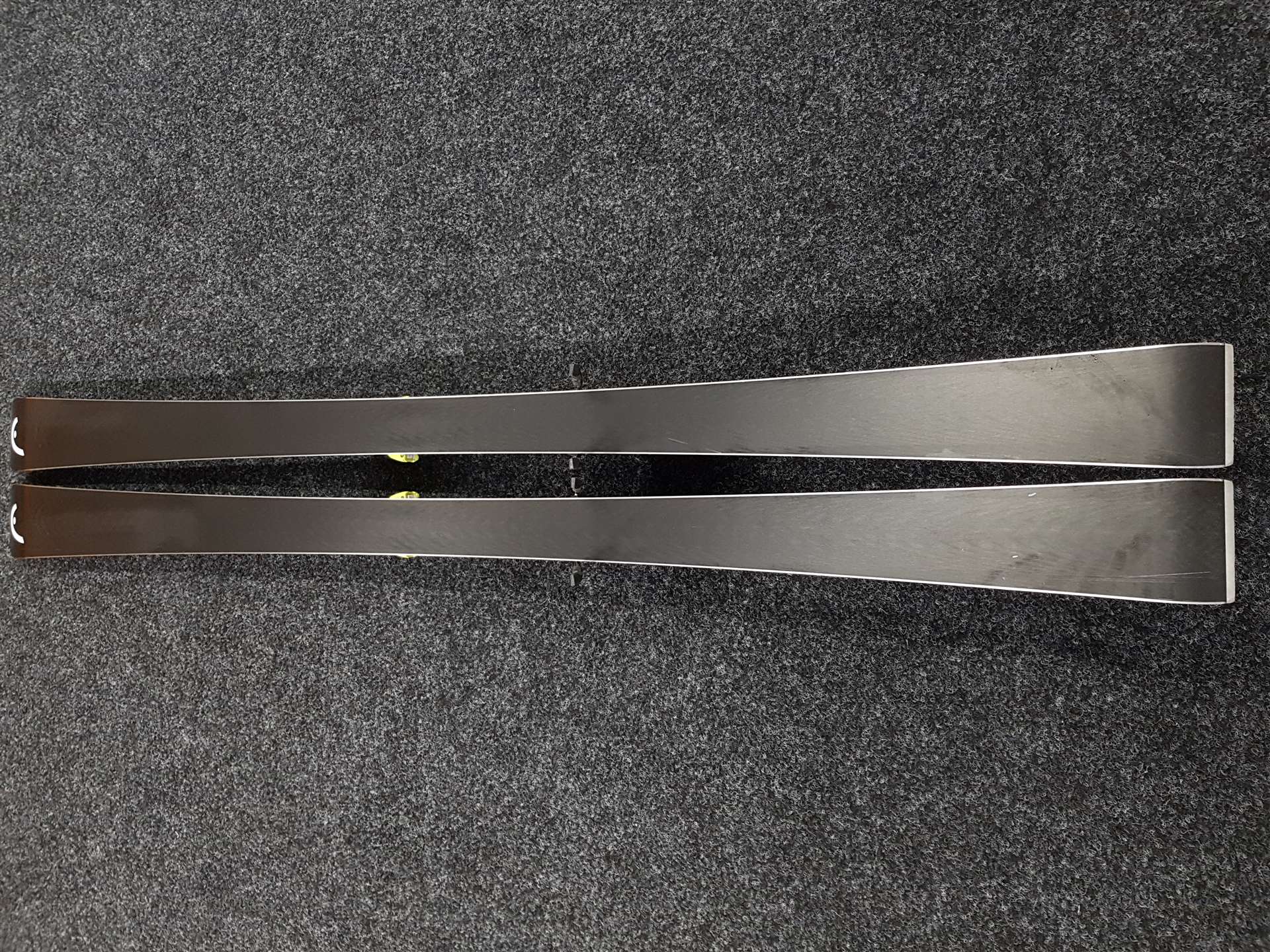 Použité lyže HEAD e-SPEED + viazanie Head Freeflex 14