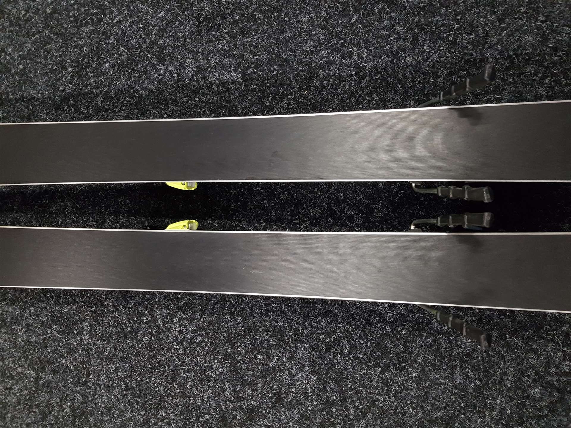 Použité lyže HEAD e-SPEED + viazanie Head Freeflex 14