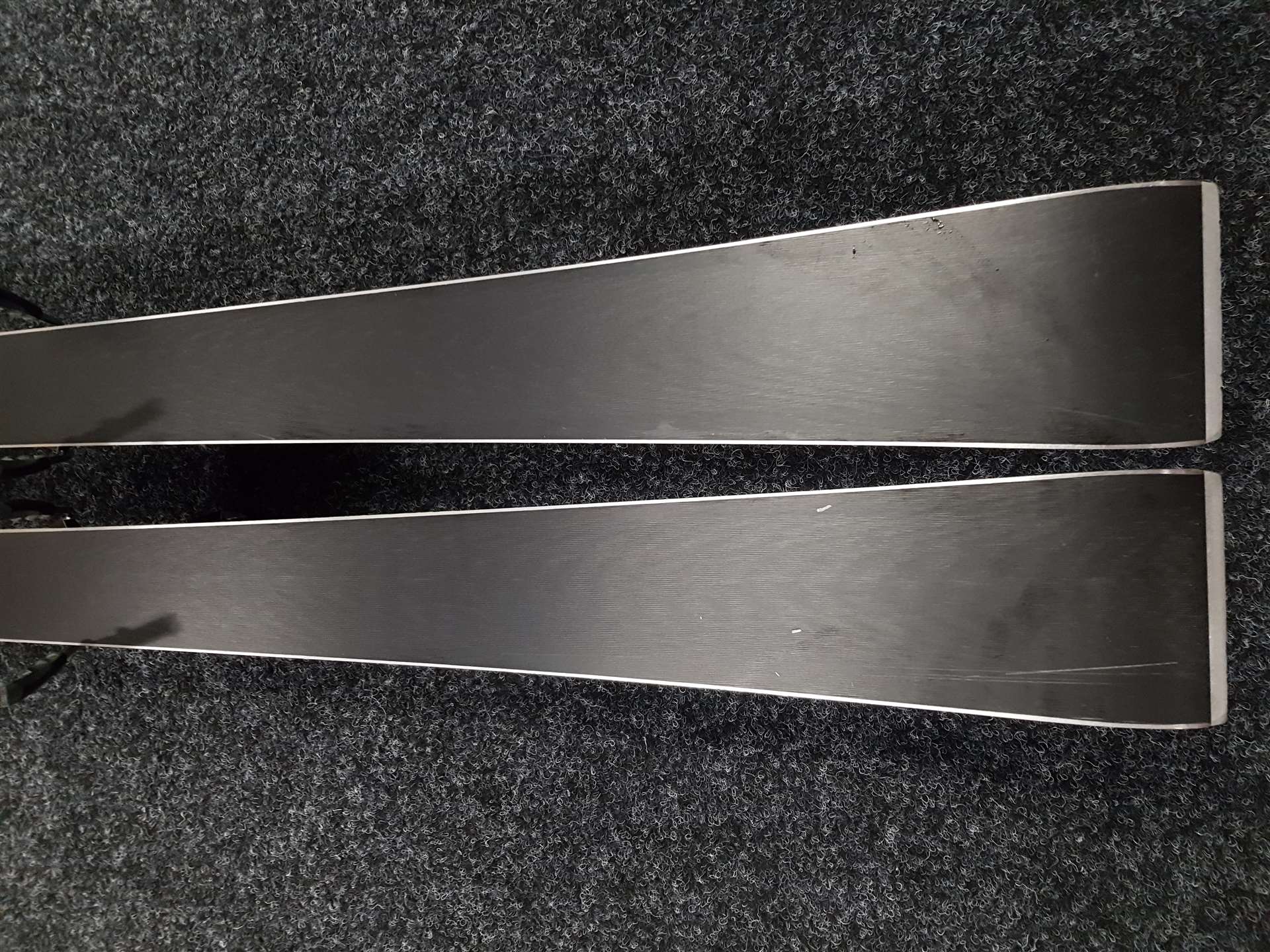 Použité lyže HEAD e-SPEED + viazanie Head Freeflex 14