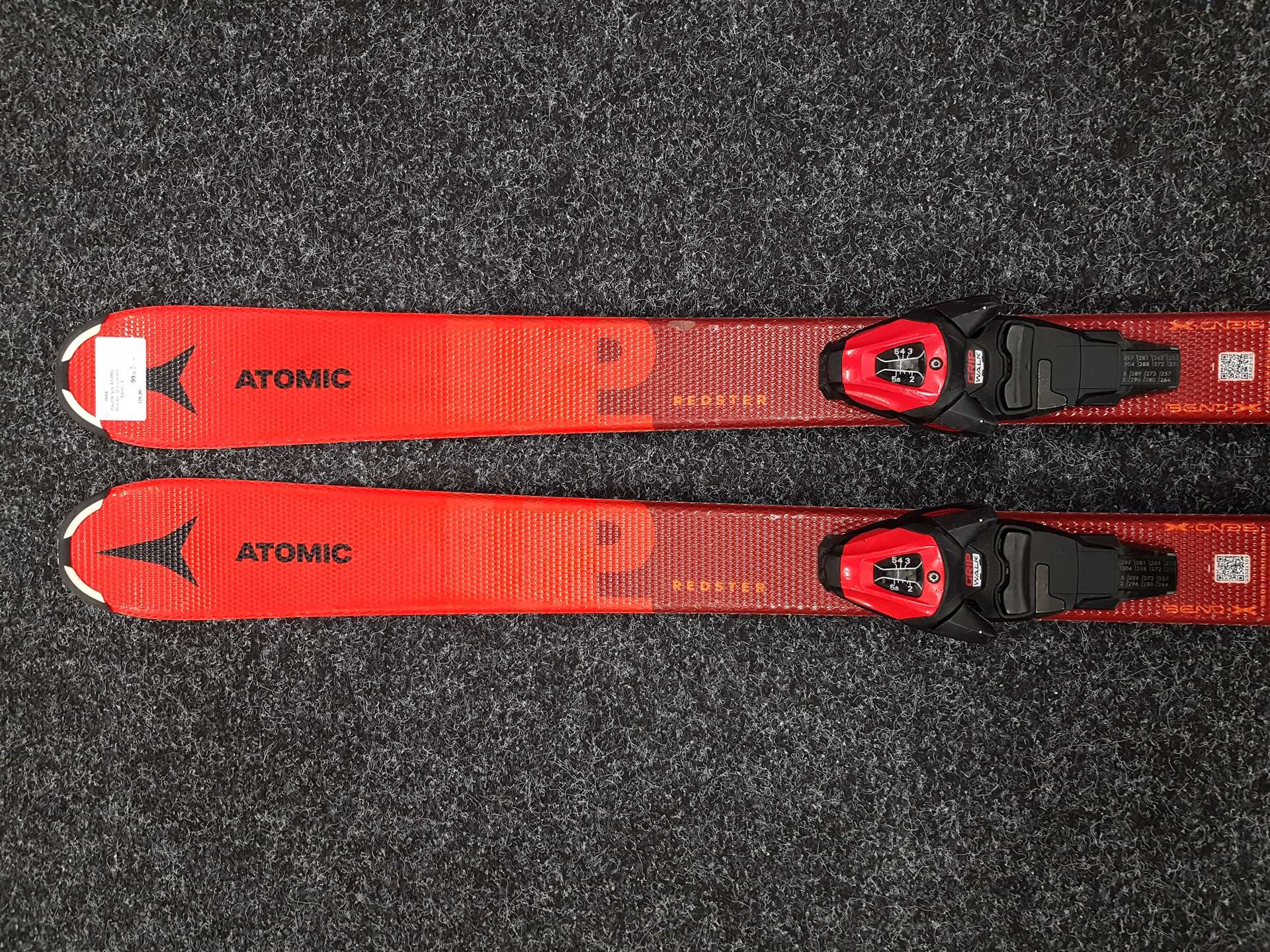 Použité lyže ATOMIC Redster J2 + viazanie Atomic 6