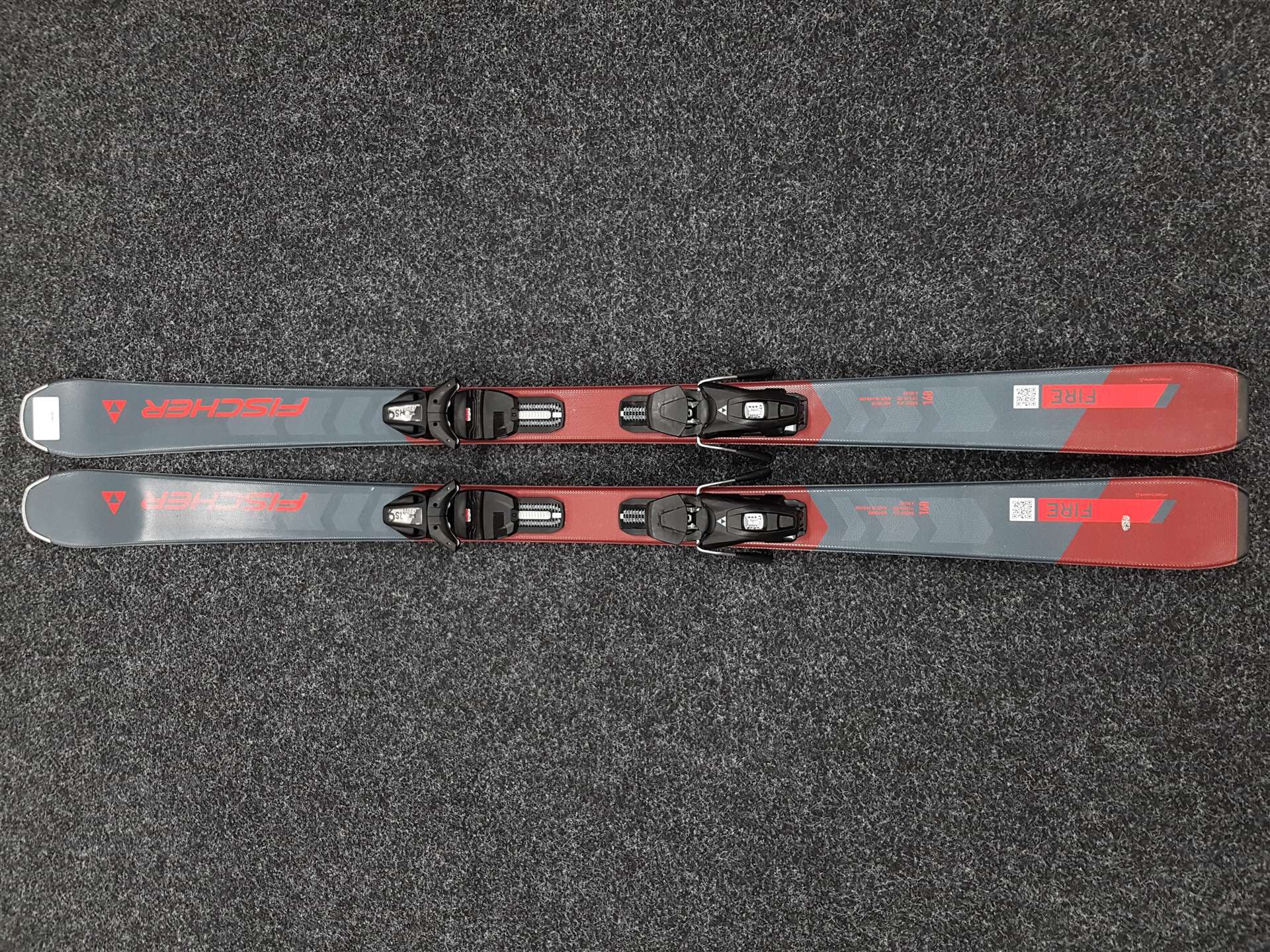 Použité lyže FISCHER Fire + viazanie Fischer RS 9