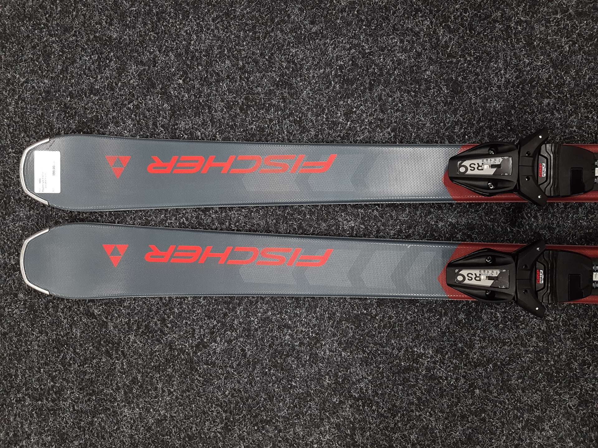 Použité lyže FISCHER Fire + viazanie Fischer RS 9