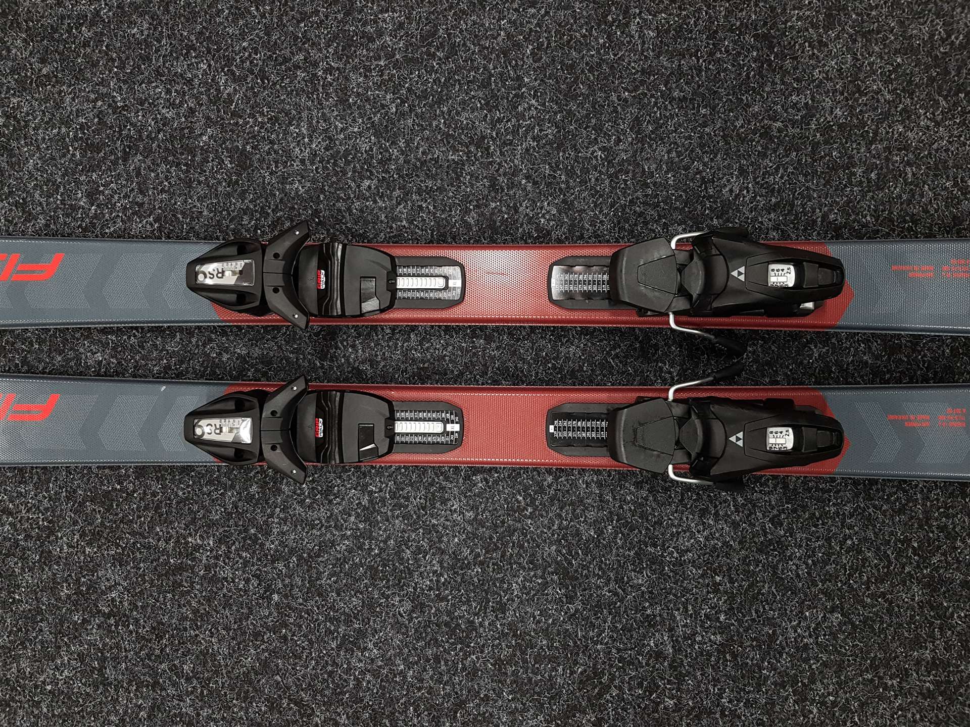 Použité lyže FISCHER Fire + viazanie Fischer RS 9