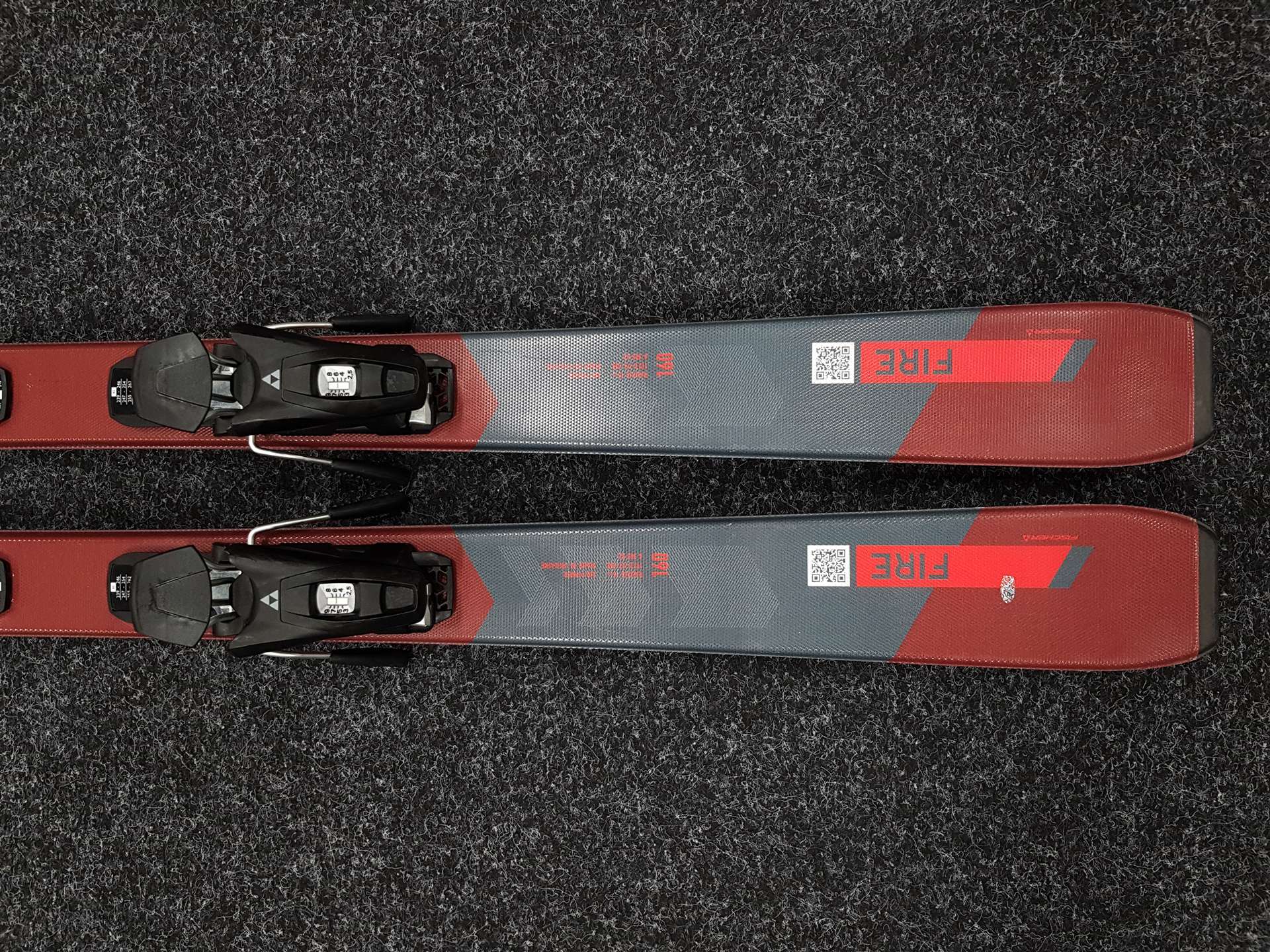Použité lyže FISCHER Fire + viazanie Fischer RS 9