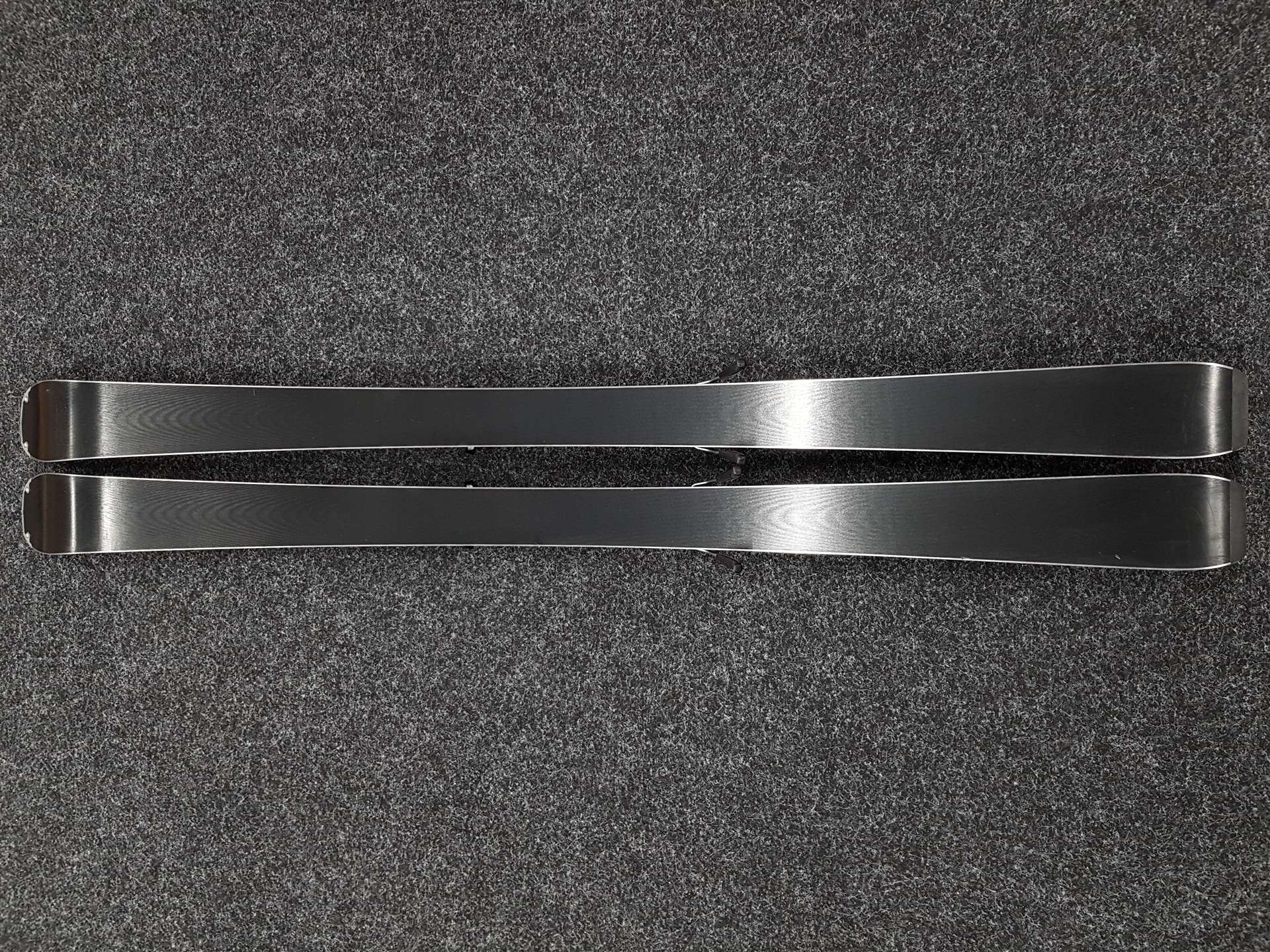 Použité lyže FISCHER Fire + viazanie Fischer RS 9