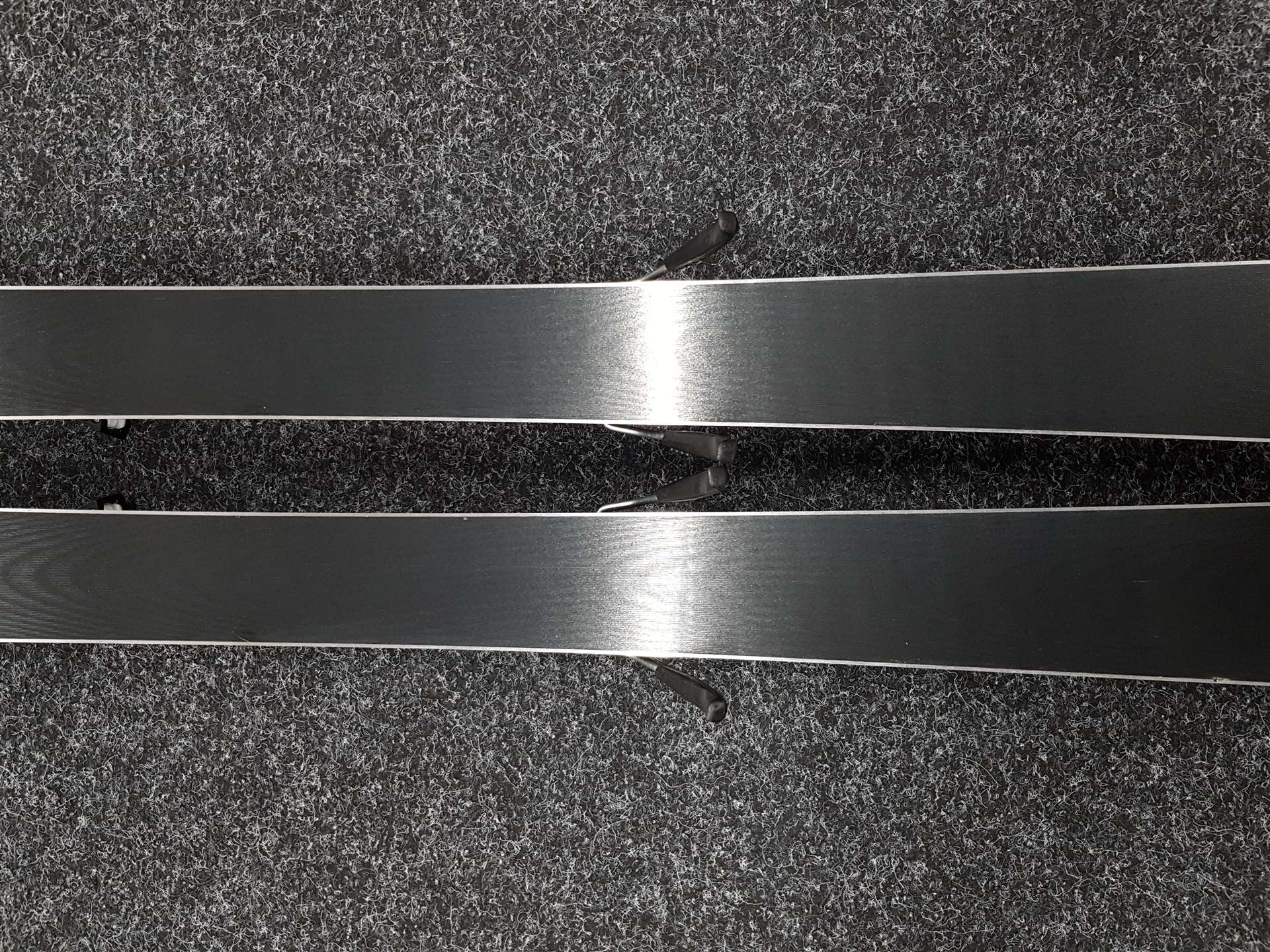 Použité lyže FISCHER Fire + viazanie Fischer RS 9