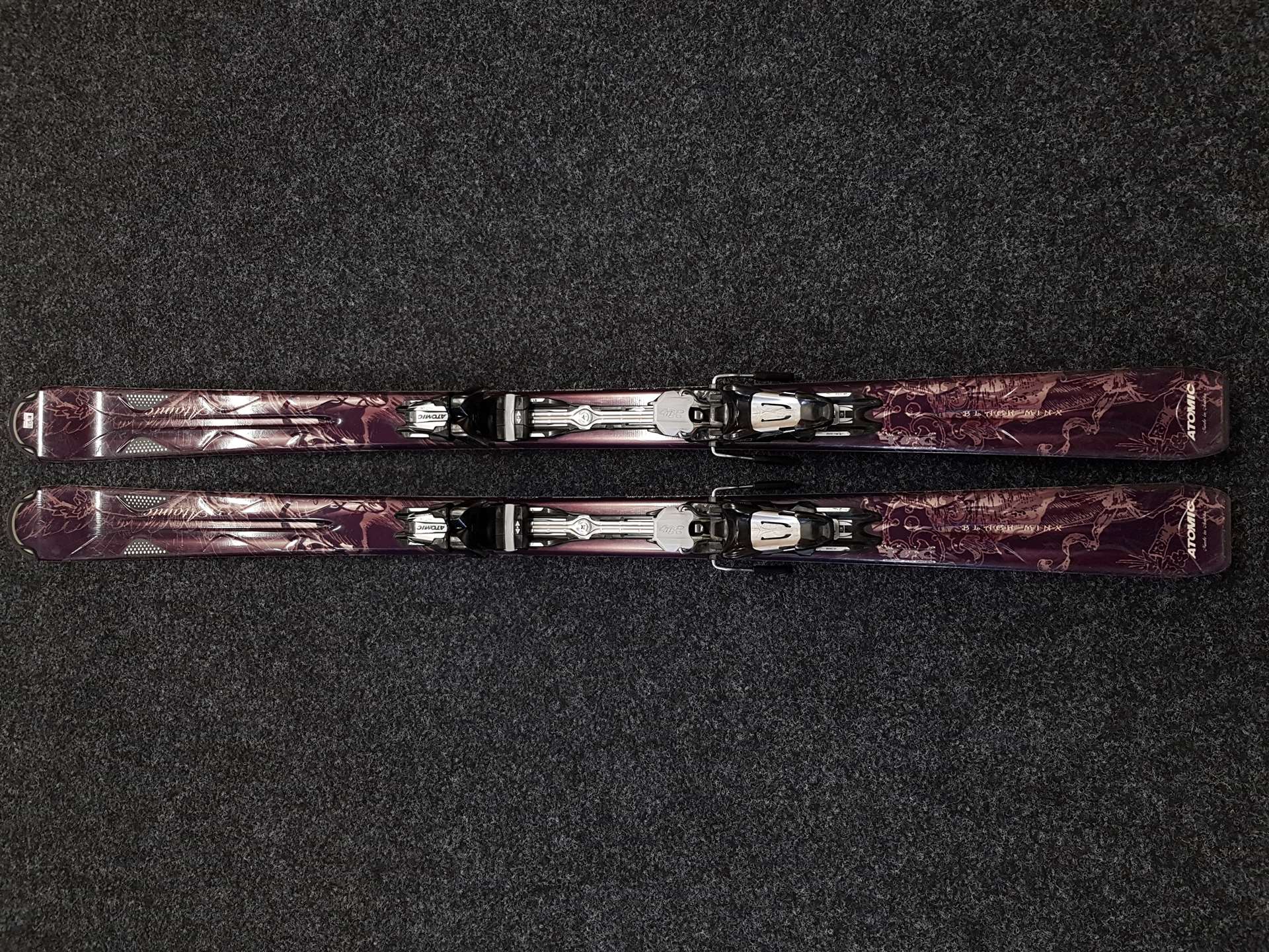 Použité lyže ATOMIC Black Minx + viazanie Atomic 4Tix 10
