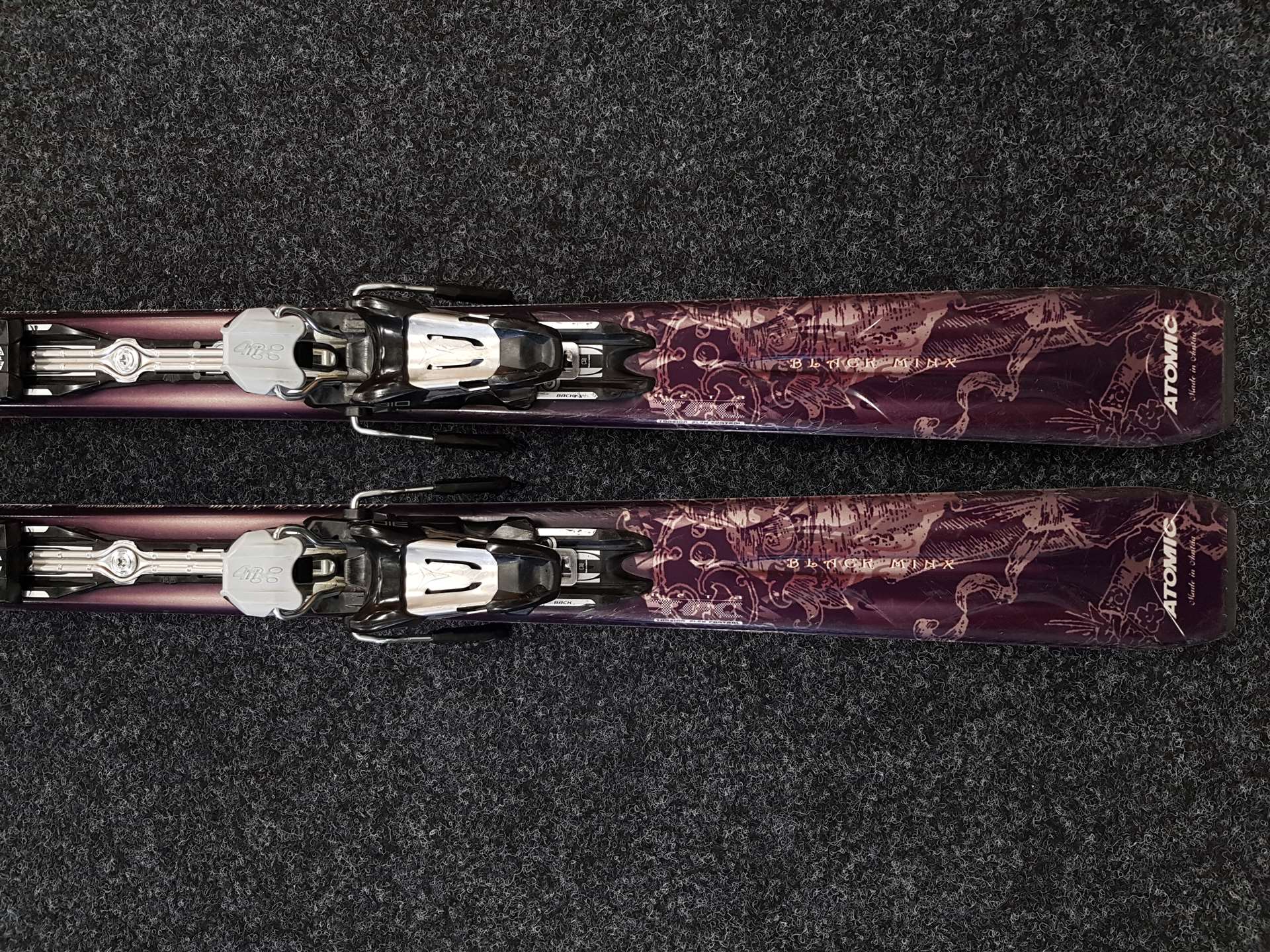Použité lyže ATOMIC Black Minx + viazanie Atomic 4Tix 10