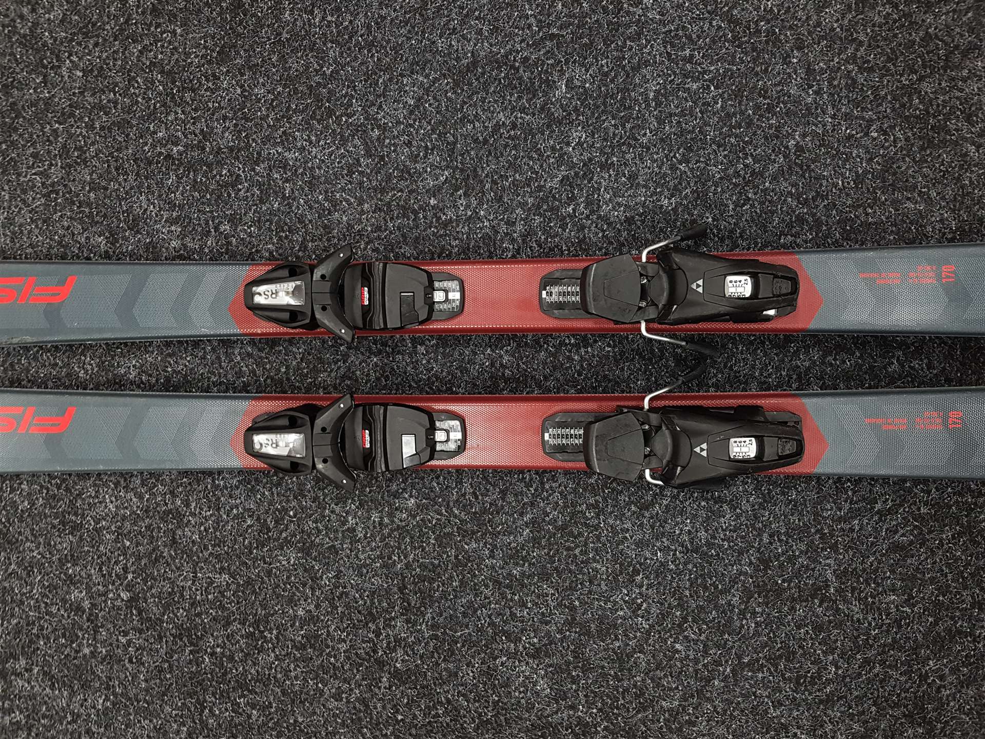 Použité lyže FISCHER Fire + viazanie Fischer RS 9