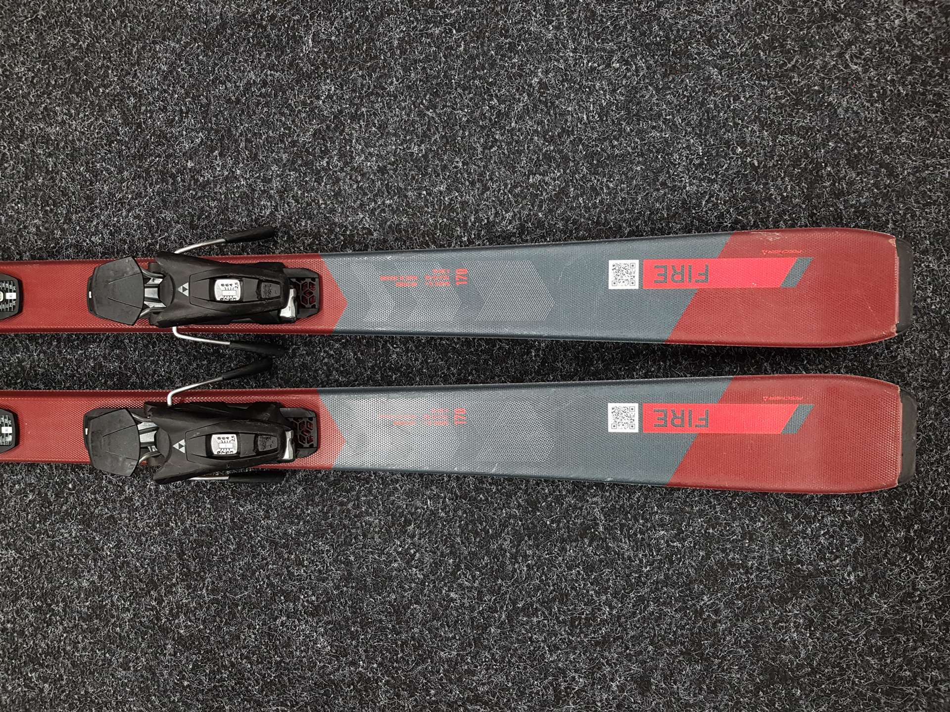 Použité lyže FISCHER Fire + viazanie Fischer RS 9