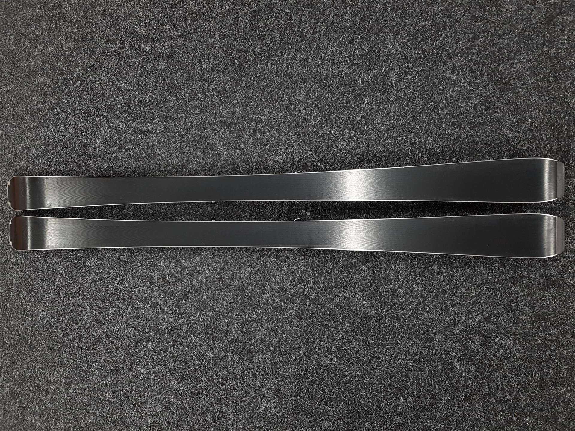 Použité lyže FISCHER Fire + viazanie Fischer RS 9