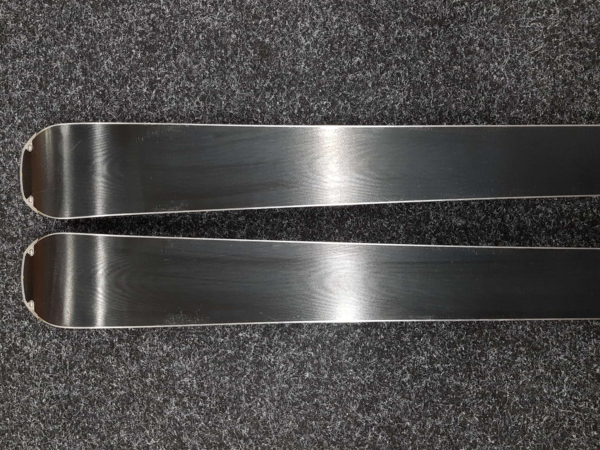 Použité lyže FISCHER Fire + viazanie Fischer RS 9