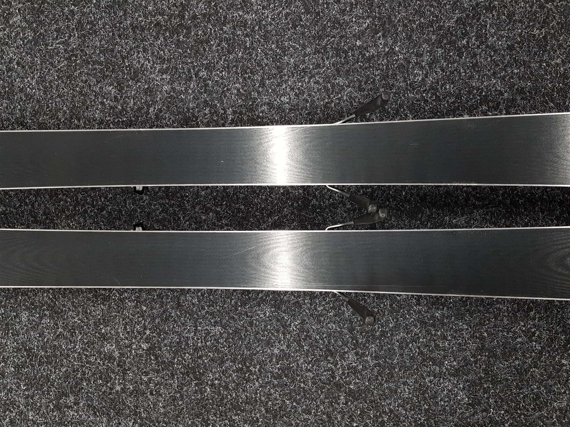 Použité lyže FISCHER Fire + viazanie Fischer RS 9