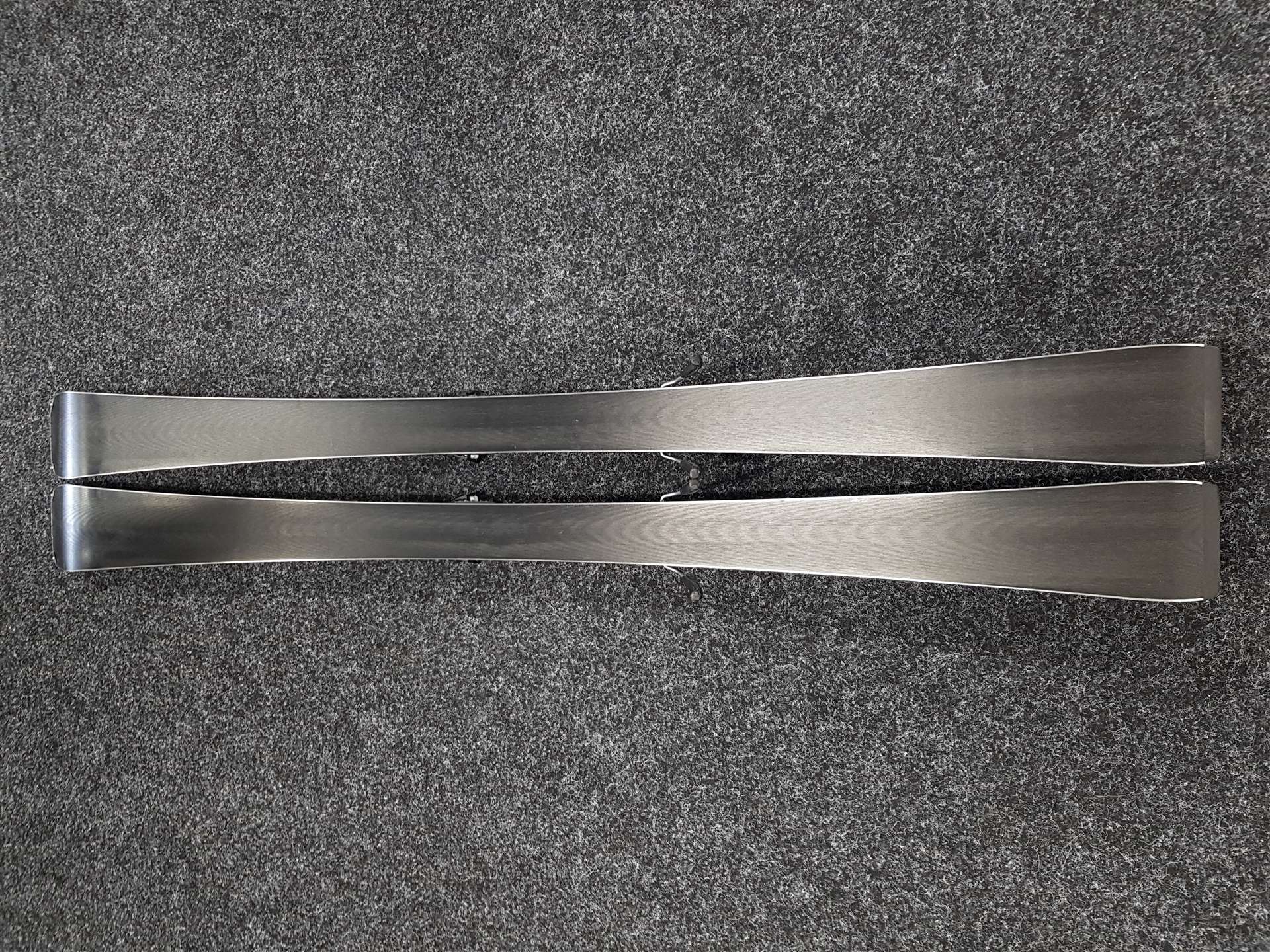 Použité lyže HEAD Rebel e.SR + viazanie Head PR 11