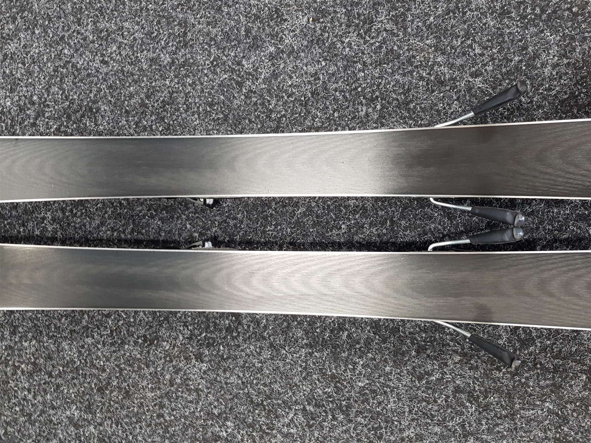 Použité lyže HEAD Rebel e.SR + viazanie Head PR 11