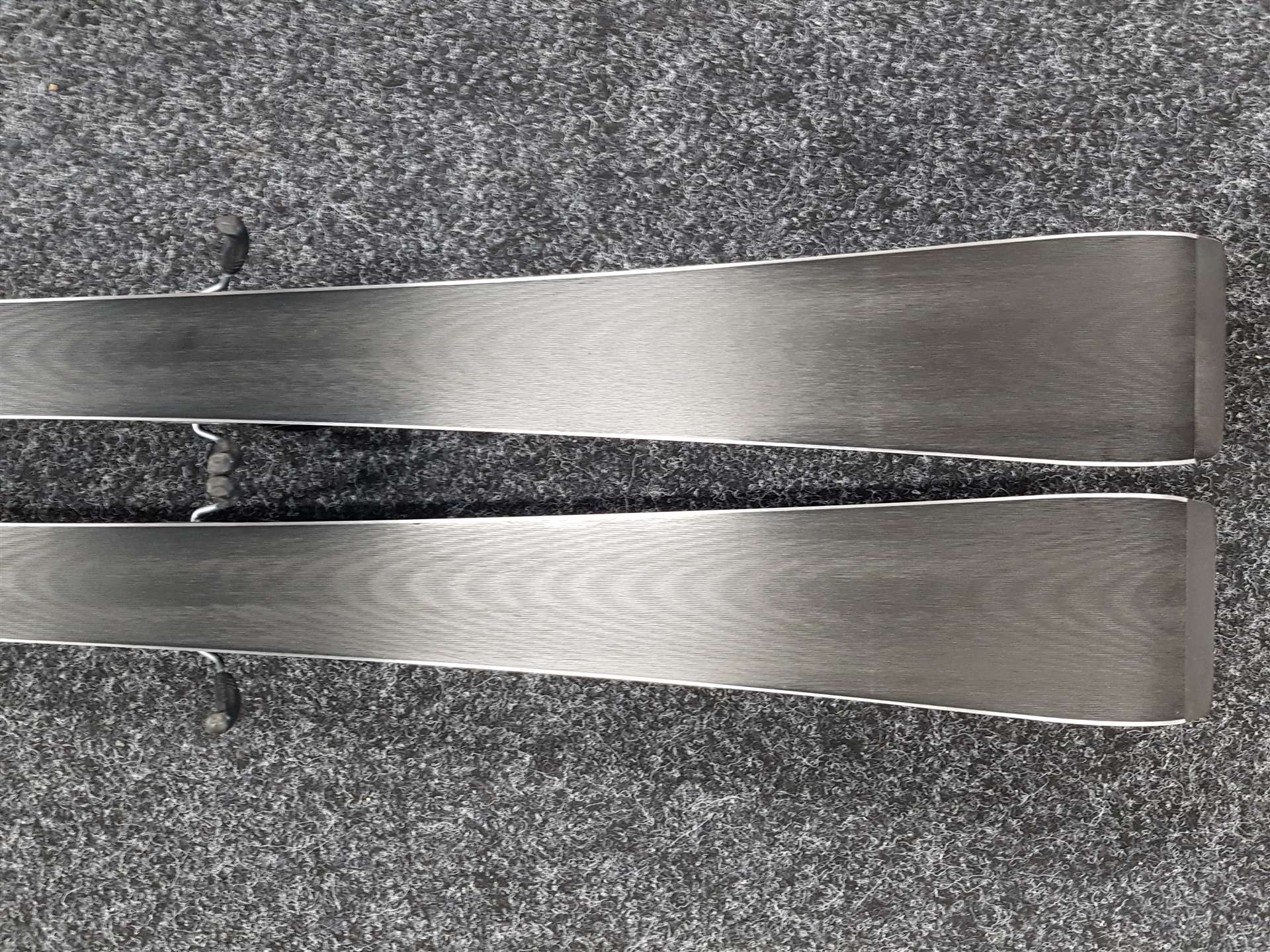 Použité lyže HEAD Rebel e.SR + viazanie Head PR 11