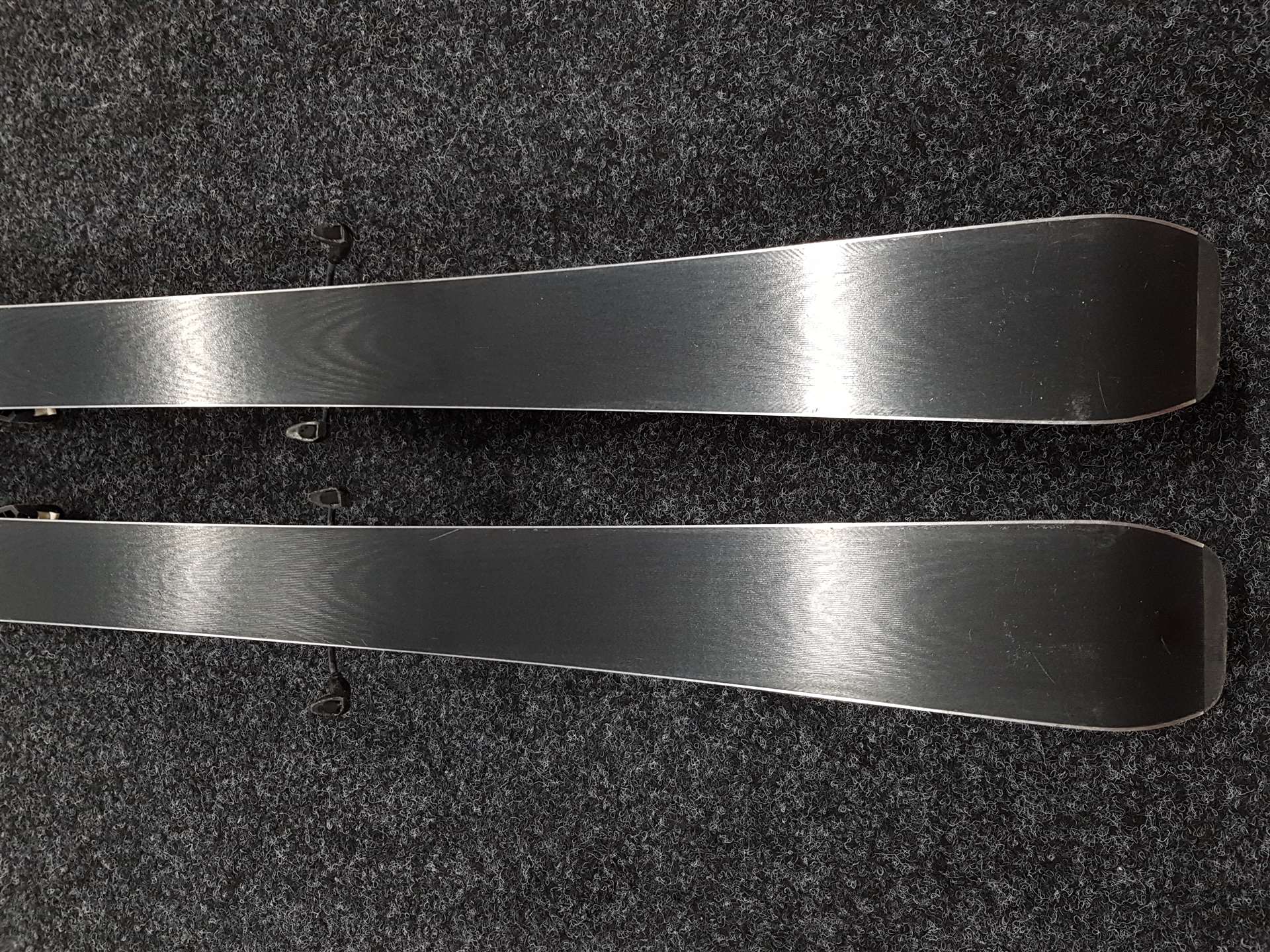 Použité lyže ATOMIC Redster Bend-x + viazanie Atomic 5,5