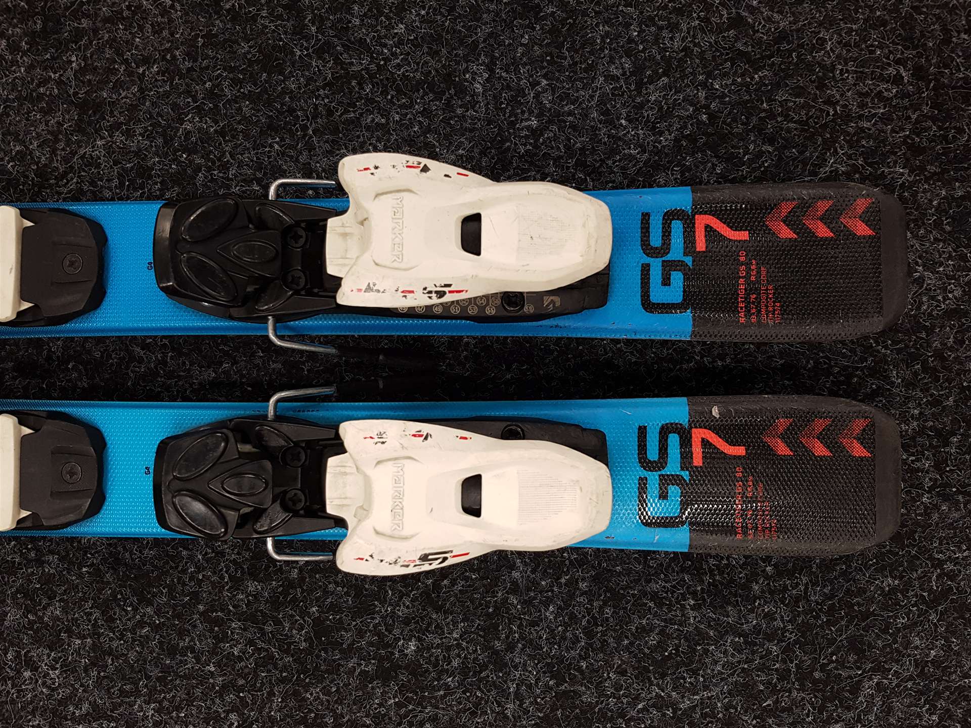 Použité detské lyže VOLKL Racetiger GS + viazanie Marker 4.5