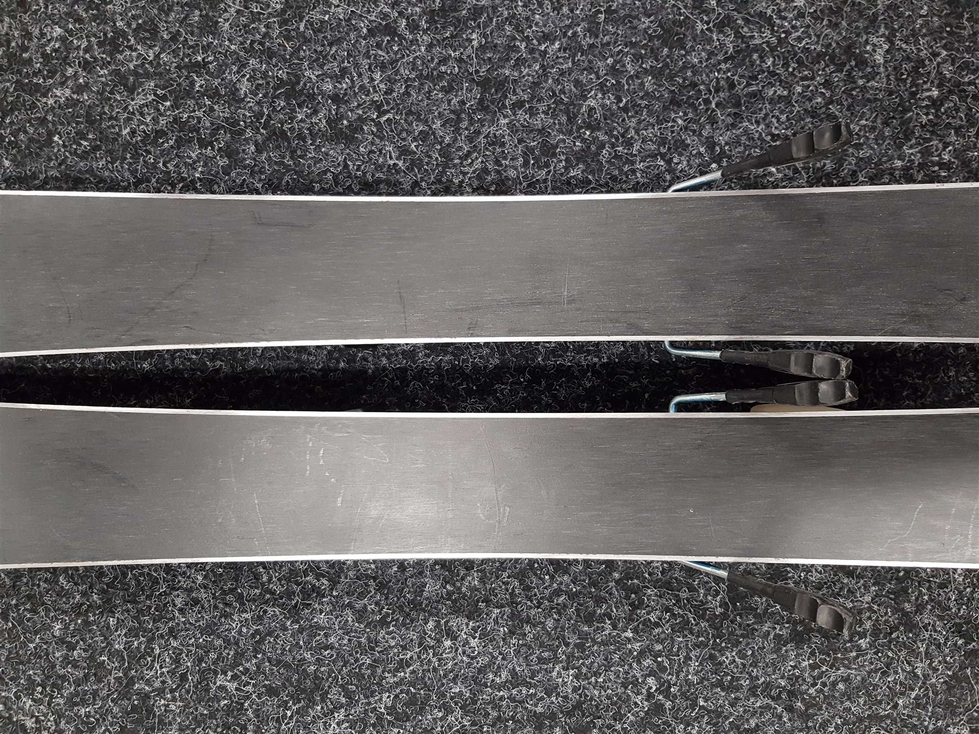 Použité detské lyže VOLKL Racetiger GS + viazanie Marker 4.5