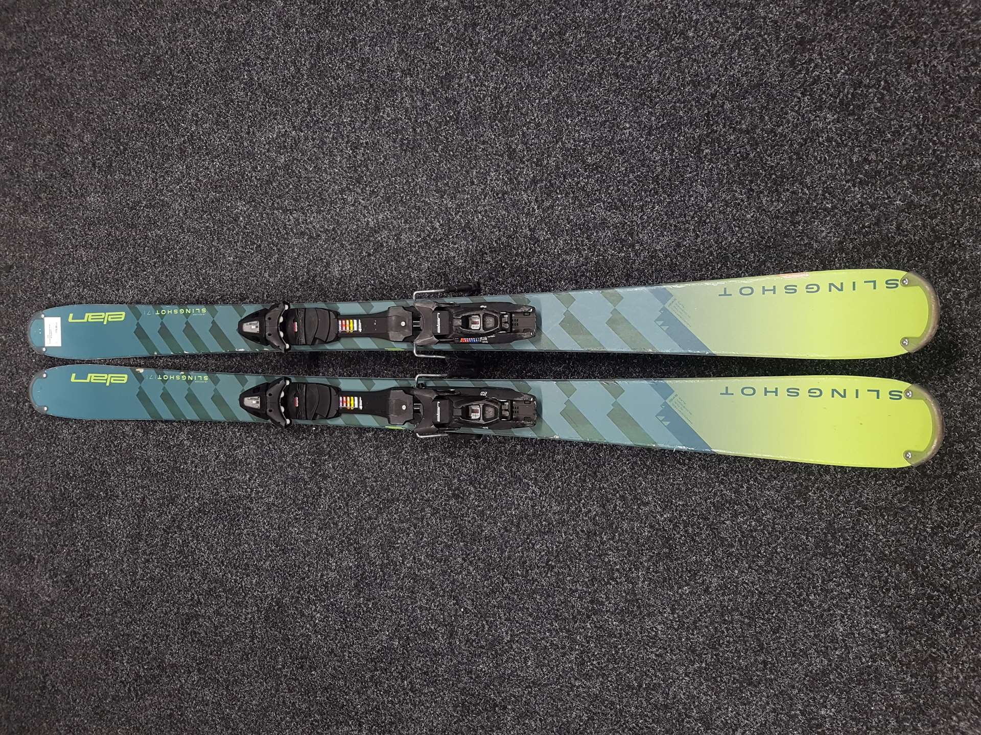 Použité lyže freestyle ELAN SLINGSHOT
